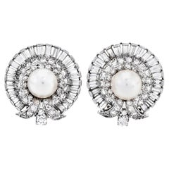 Orecchini a clip in platino d
epoca con diamanti e perle a raggiera e doppi perni