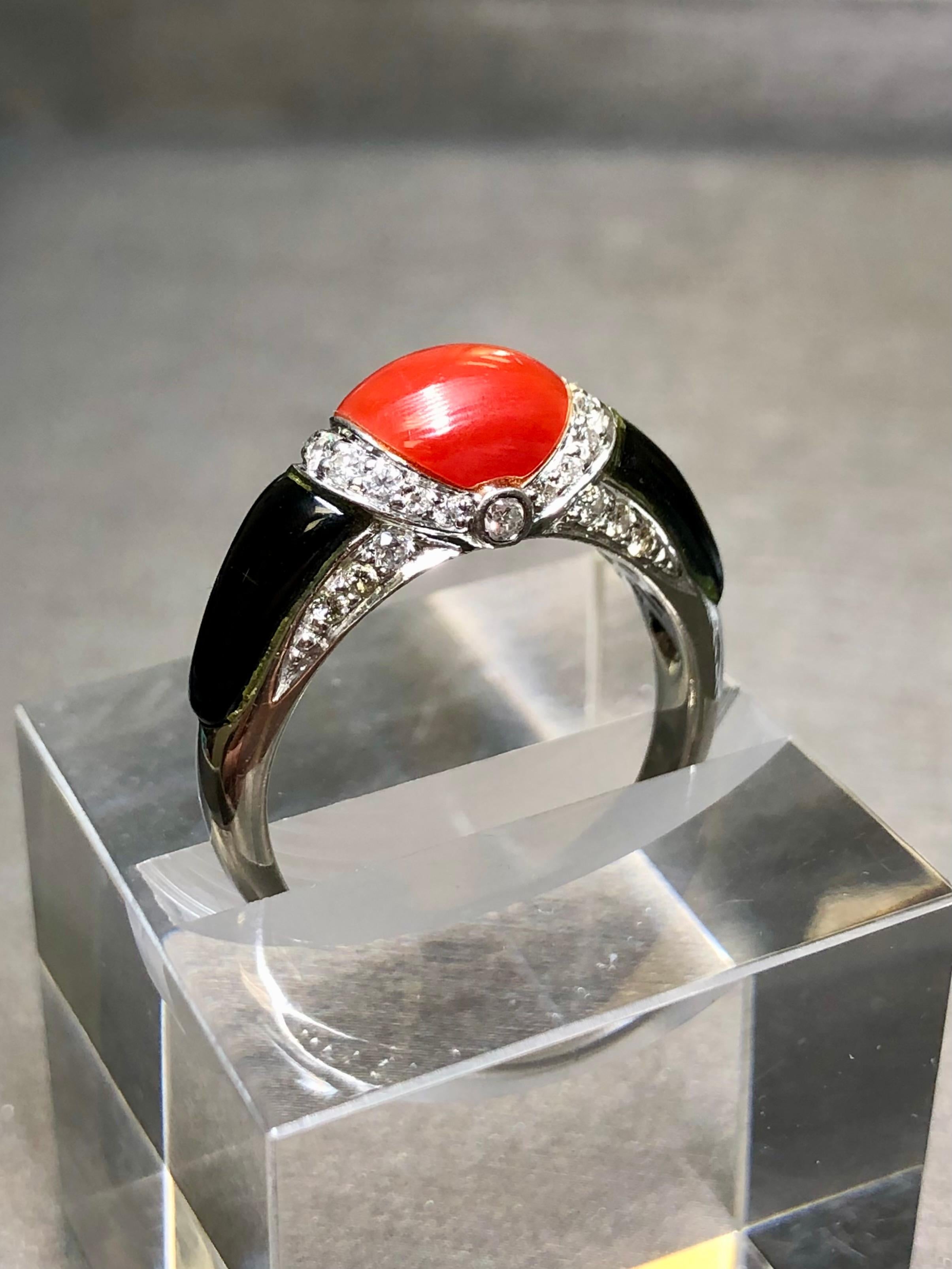 Vintage Platino Diamante Coral Rojo Cabujón Onyx Tallado Anillo G Vs Sz 9 Corte redondo en venta