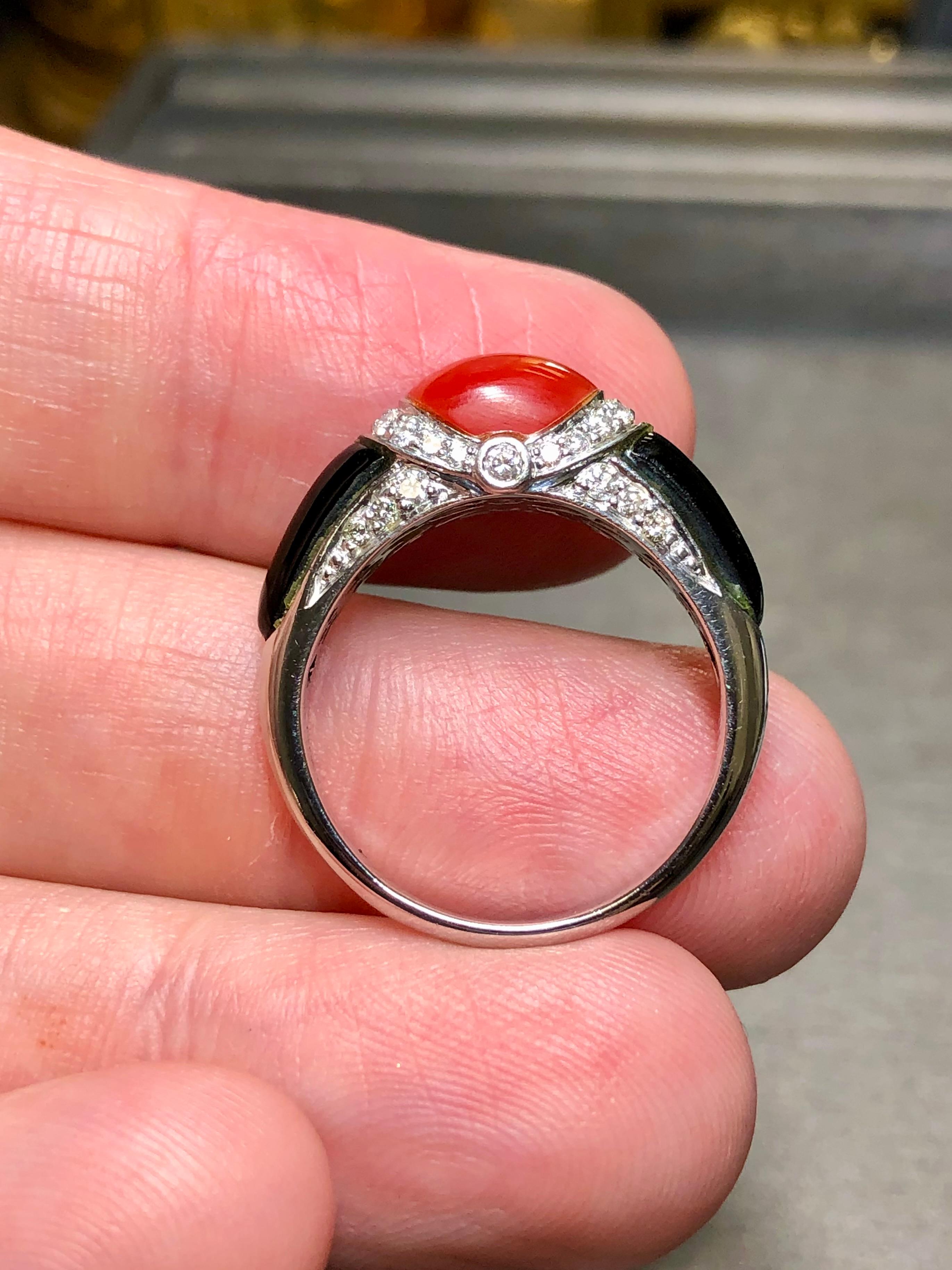 Femenino o masculino Vintage Platino Diamante Coral Rojo Cabujón Onyx Tallado Anillo G Vs Sz 9 en venta