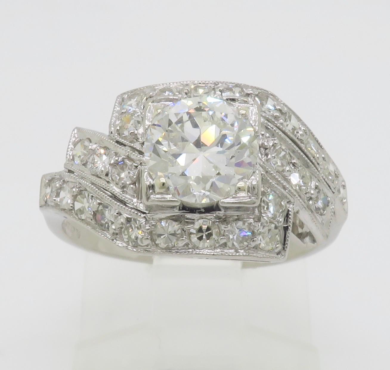 Bague vintage en platine avec 1,65 pce de diamants extraits de la terre en vente 6