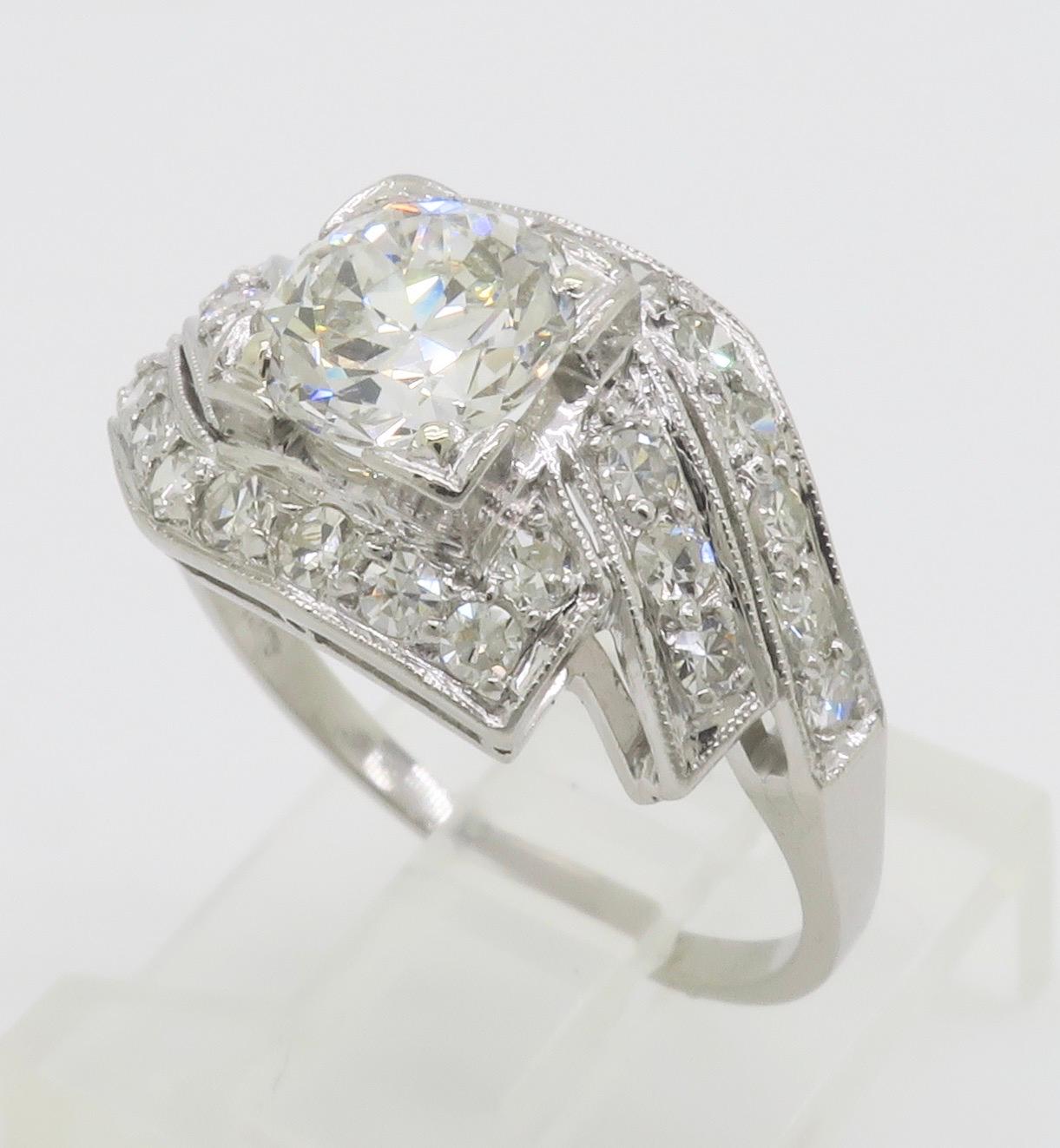 Bague vintage en platine avec 1,65 pce de diamants extraits de la terre en vente 7