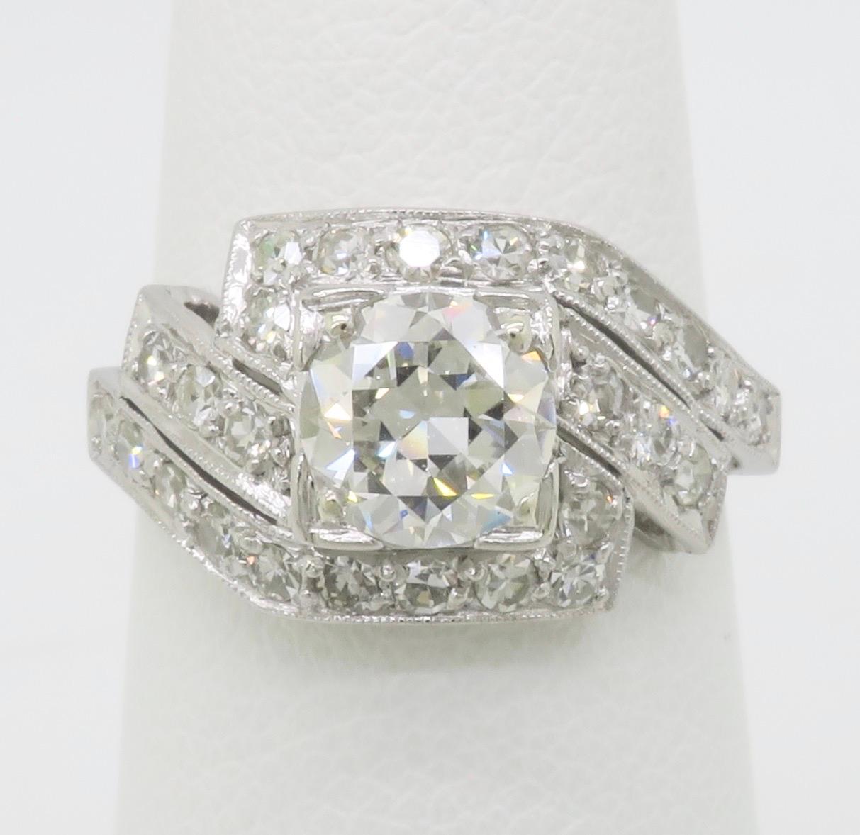 Taille ronde Bague vintage en platine avec 1,65 pce de diamants extraits de la terre en vente