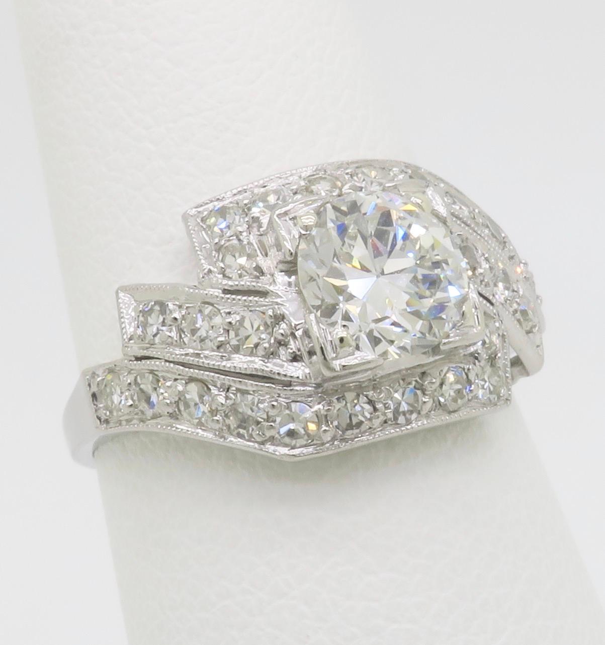 Bague vintage en platine avec 1,65 pce de diamants extraits de la terre Pour femmes en vente