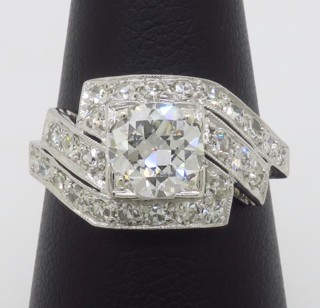 Bague vintage en platine avec 1,65 pce de diamants extraits de la terre en vente 1