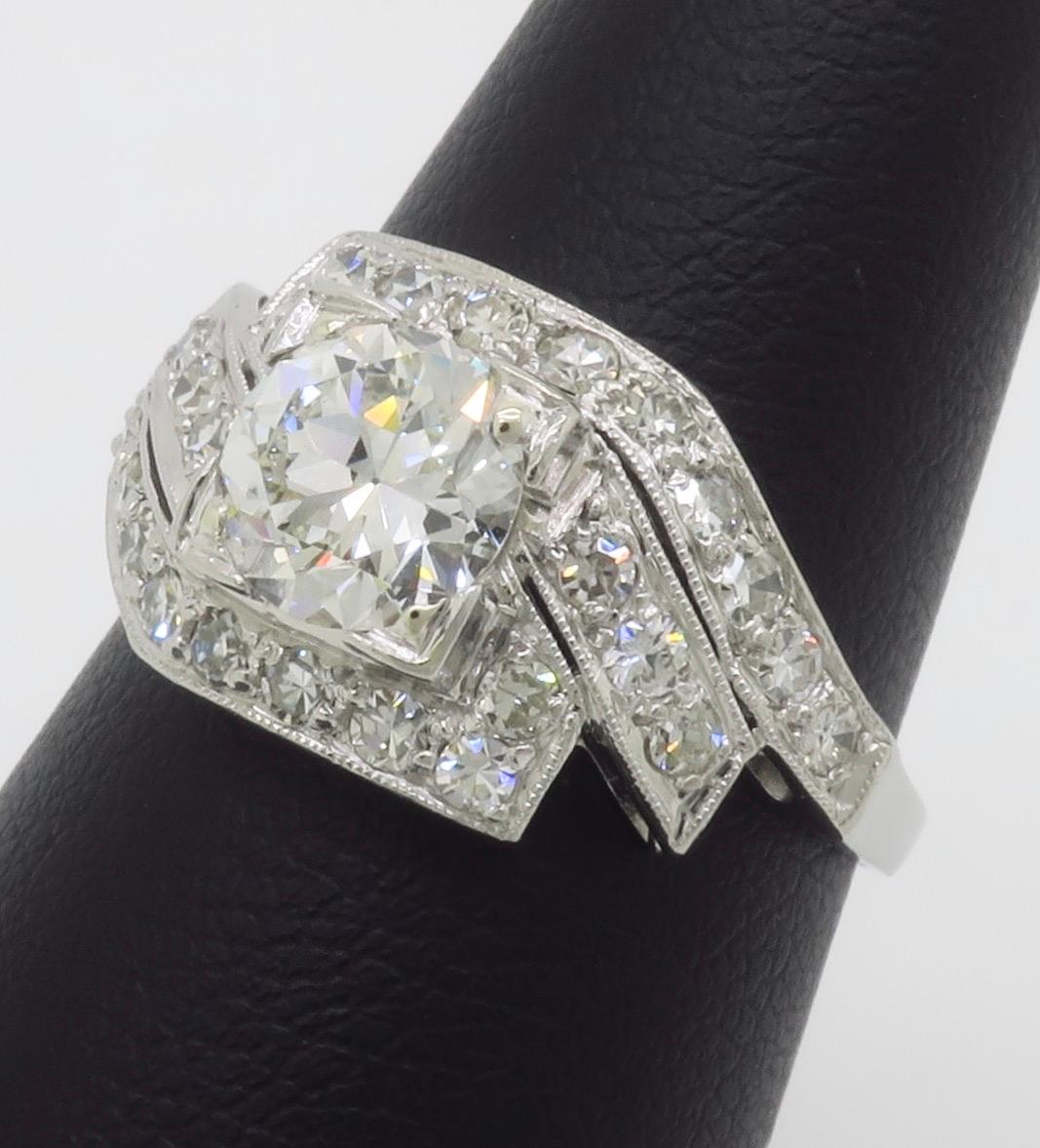 Bague vintage en platine avec 1,65 pce de diamants extraits de la terre en vente 2