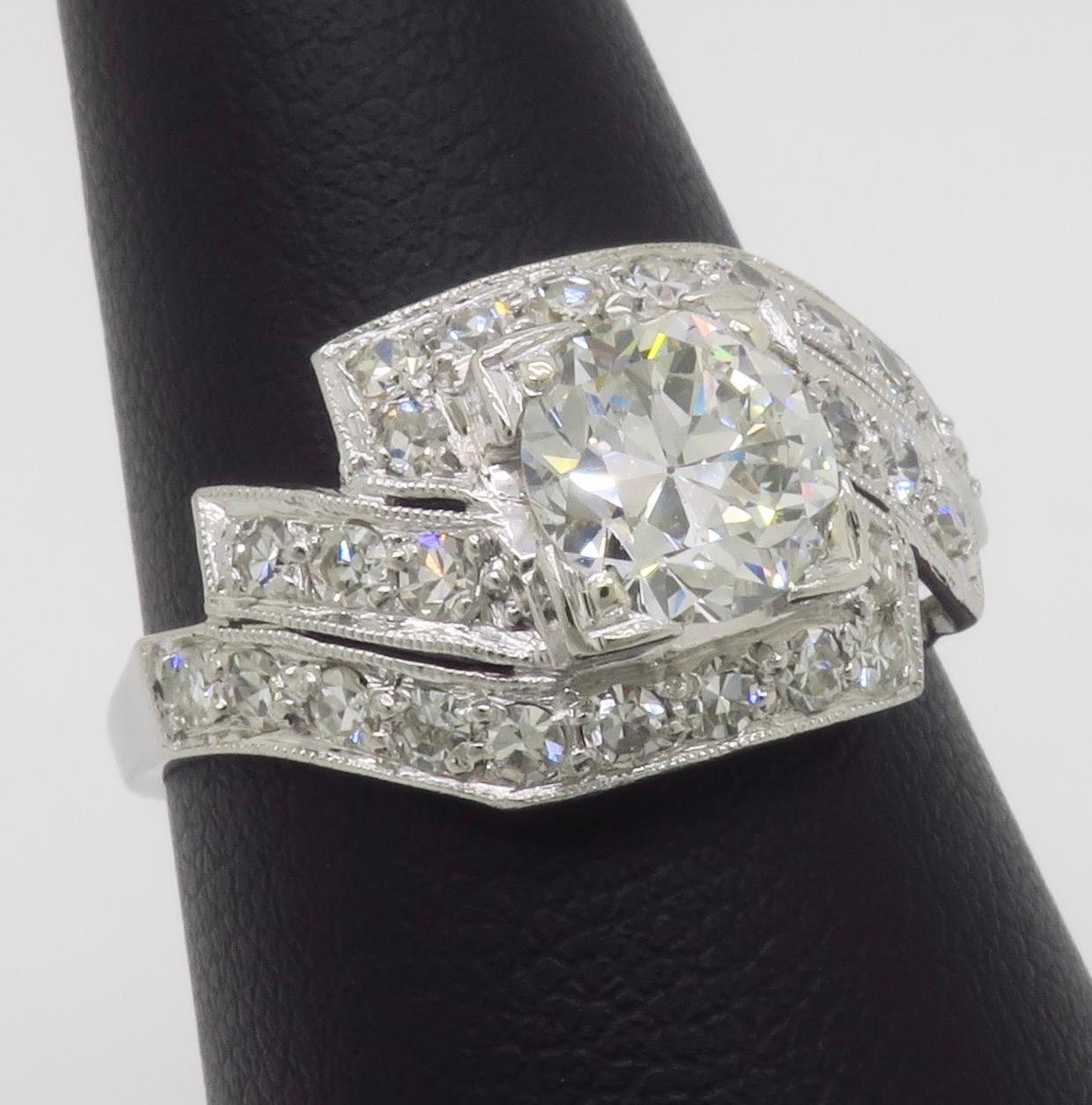 Bague vintage en platine avec 1,65 pce de diamants extraits de la terre en vente 3