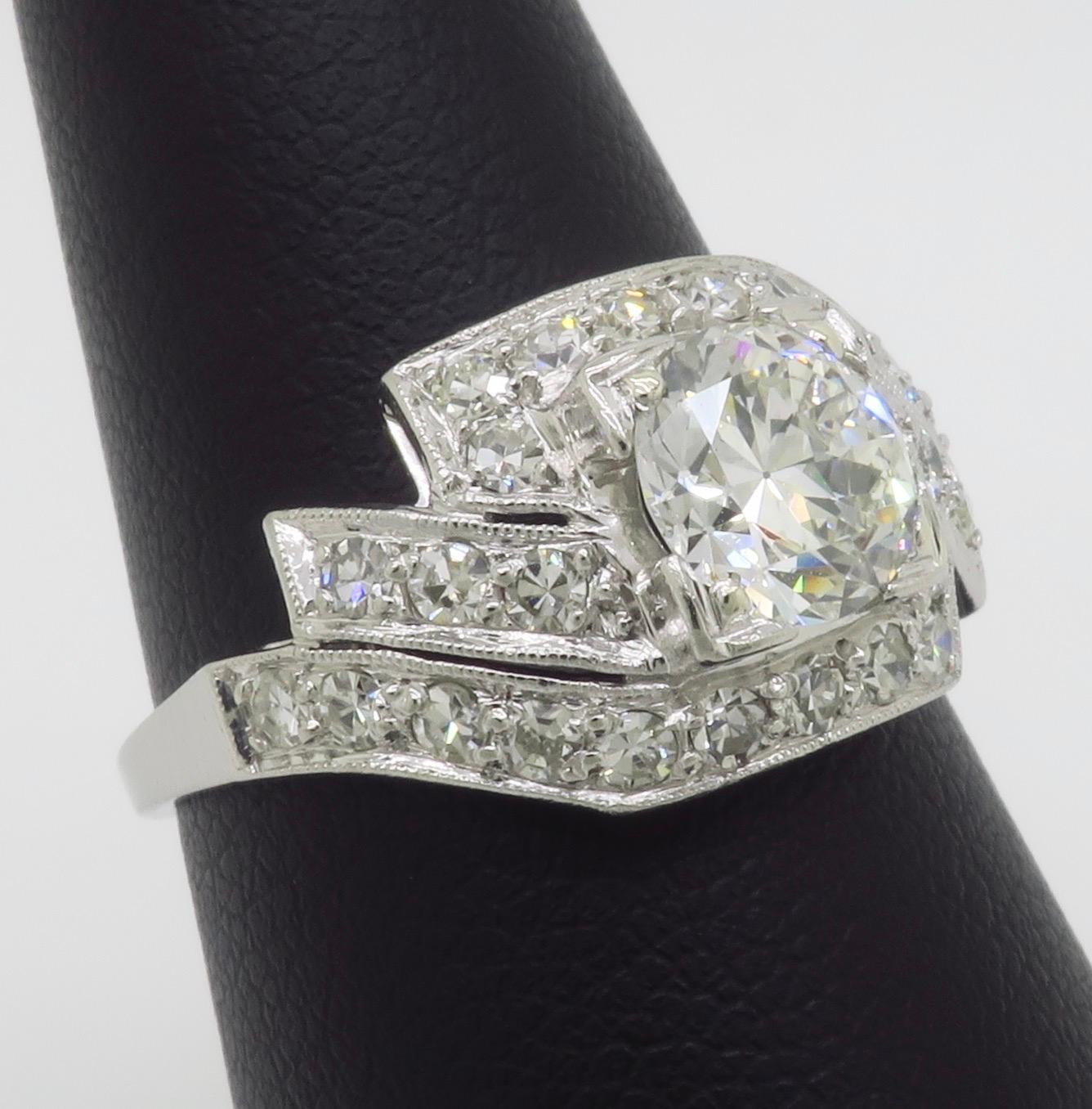 Bague vintage en platine avec 1,65 pce de diamants extraits de la terre en vente 4