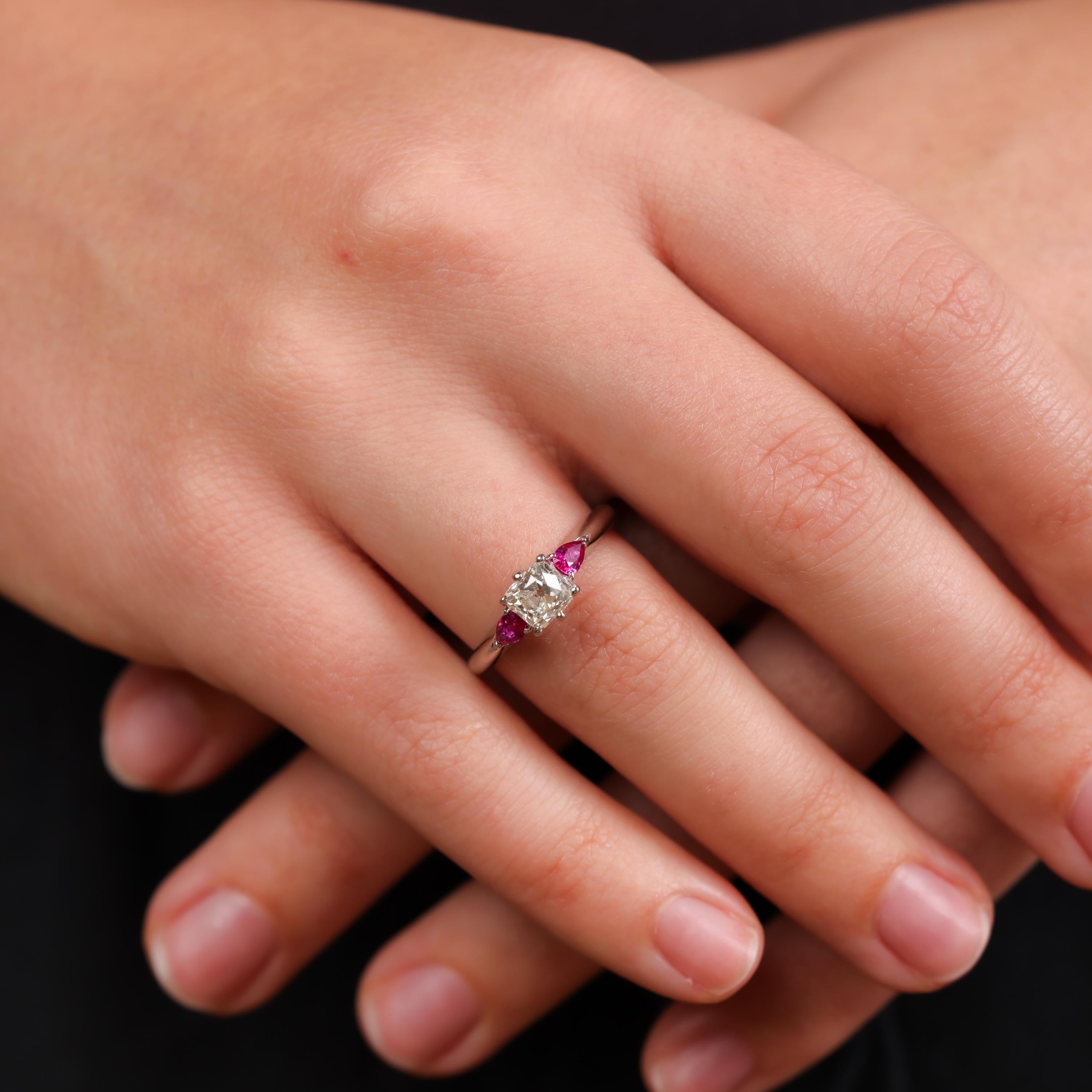 Vintage platinum diamond ruby ring In Excellent Condition In Beverly Hills, CA