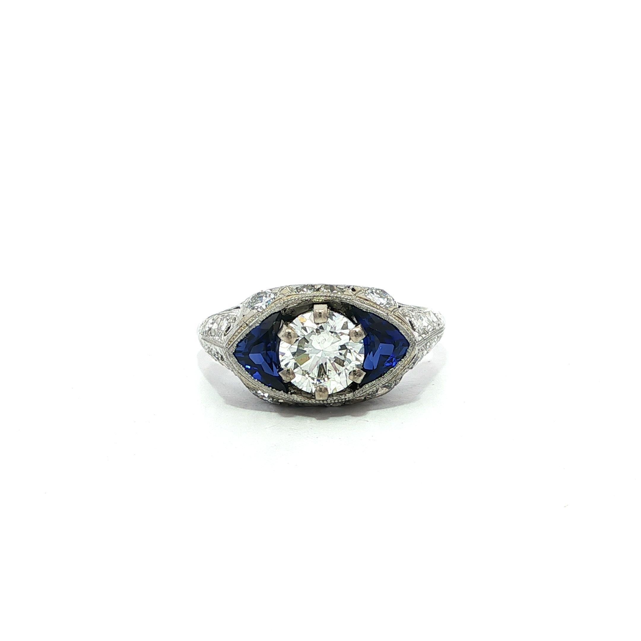 --Pietre: --
(20) Diamanti Nature autentici - taglio brillante singolo e rotondo - incastonati - bei diamanti Whiting - 0,40 carati (circa)
(1) Diamante naturale autentico - taglio rotondo brillante - incastonato - colore G - purezza SI1 - 1,02ct