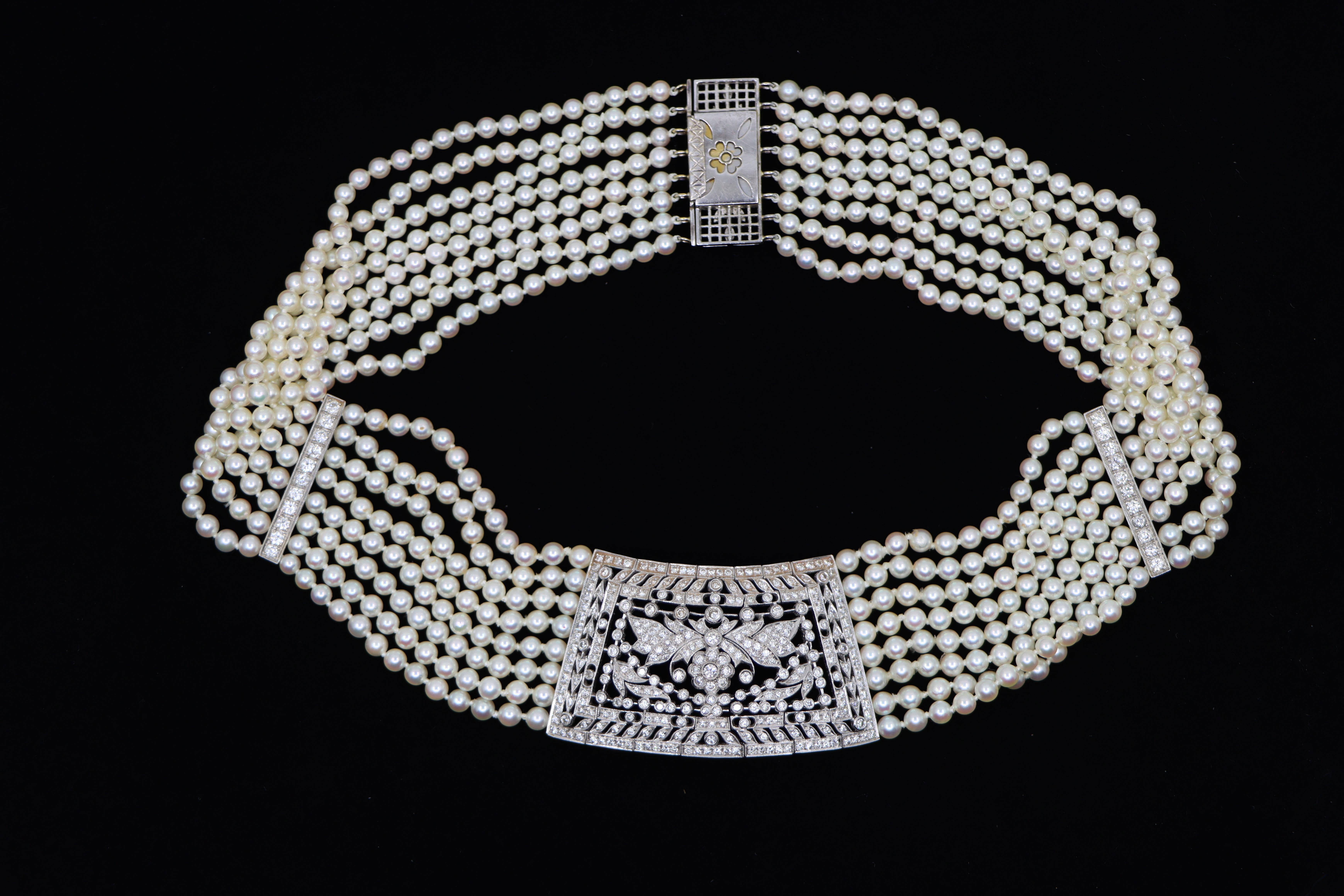 Taglio rotondo Vintage By, collana di platino con diamanti e perle a più livelli in vendita