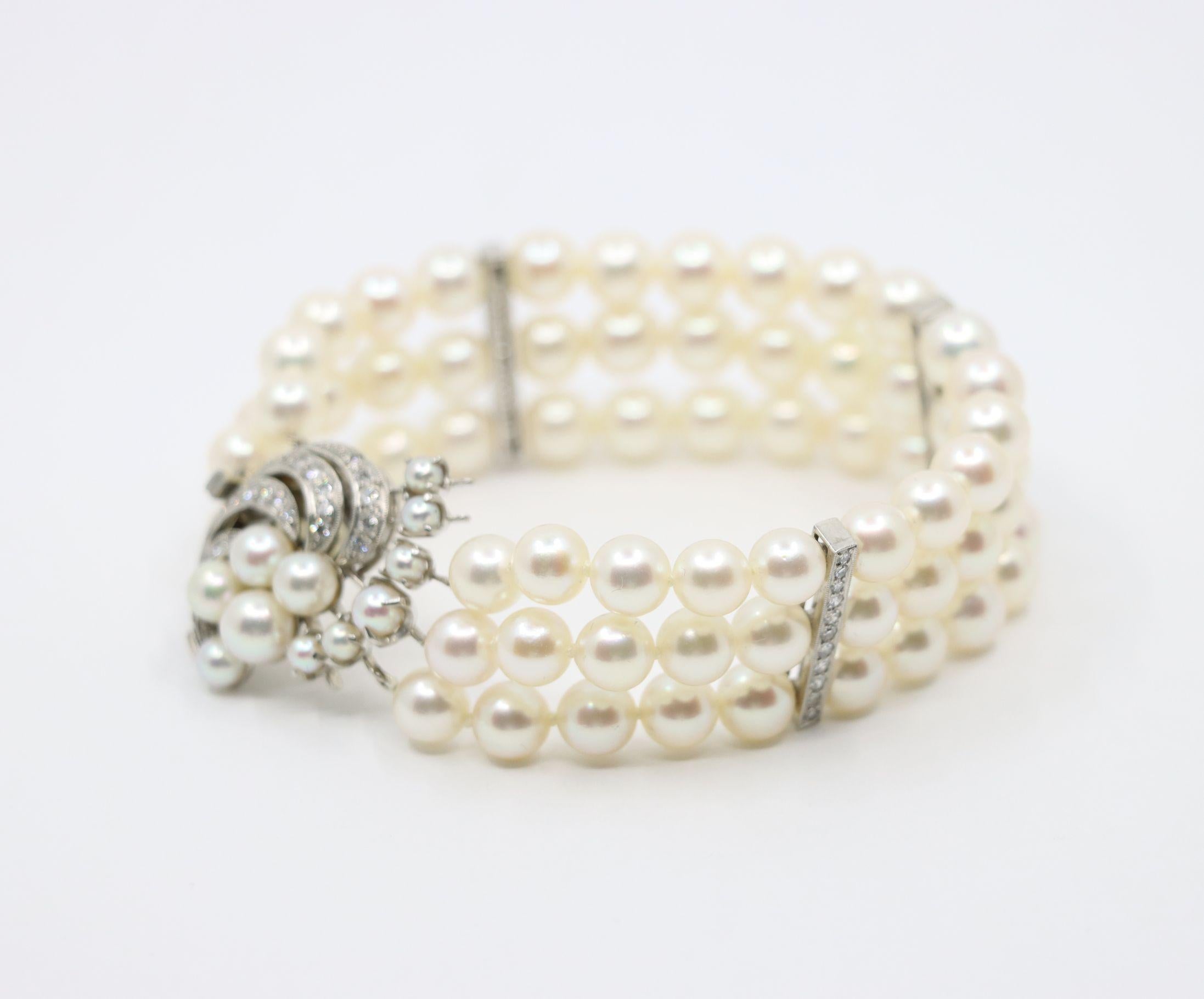 Bracciale vintage in platino e diamanti con onde di perle a più fili In condizioni buone in vendita a Flushing, NY