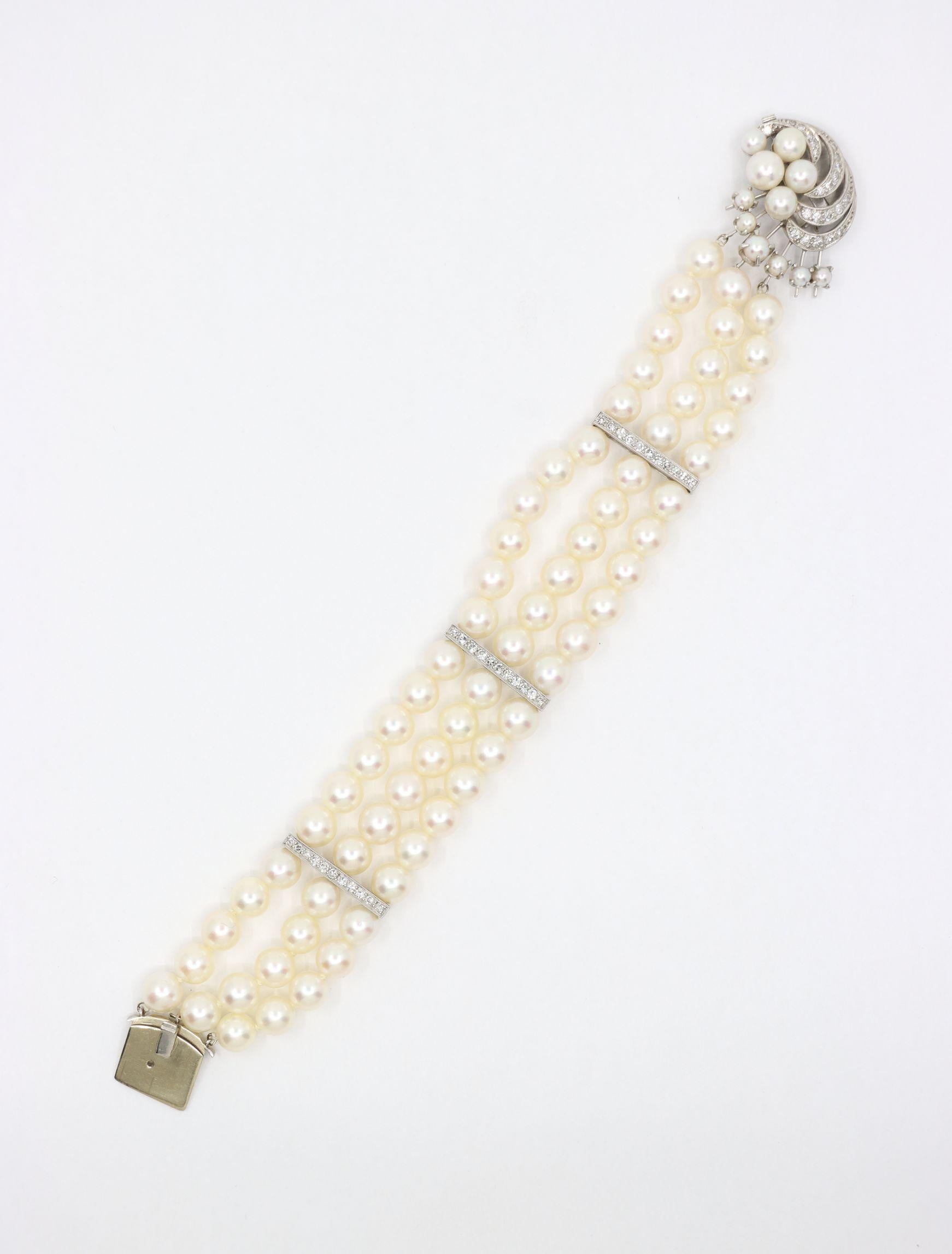 Bracciale vintage in platino e diamanti con onde di perle a più fili in vendita 2