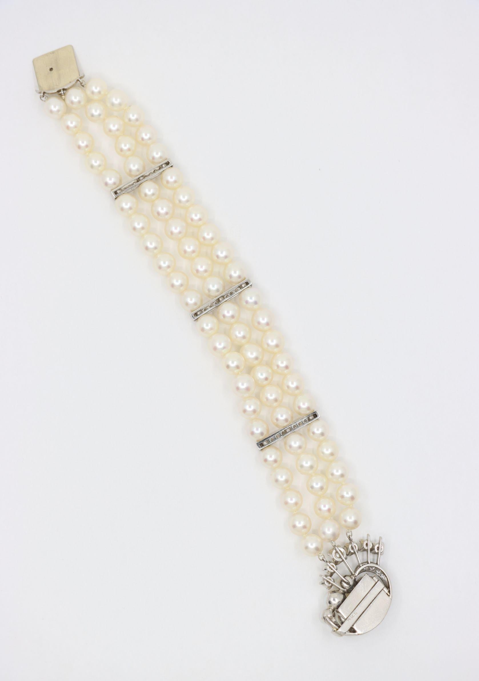 Bracciale vintage in platino e diamanti con onde di perle a più fili in vendita 3