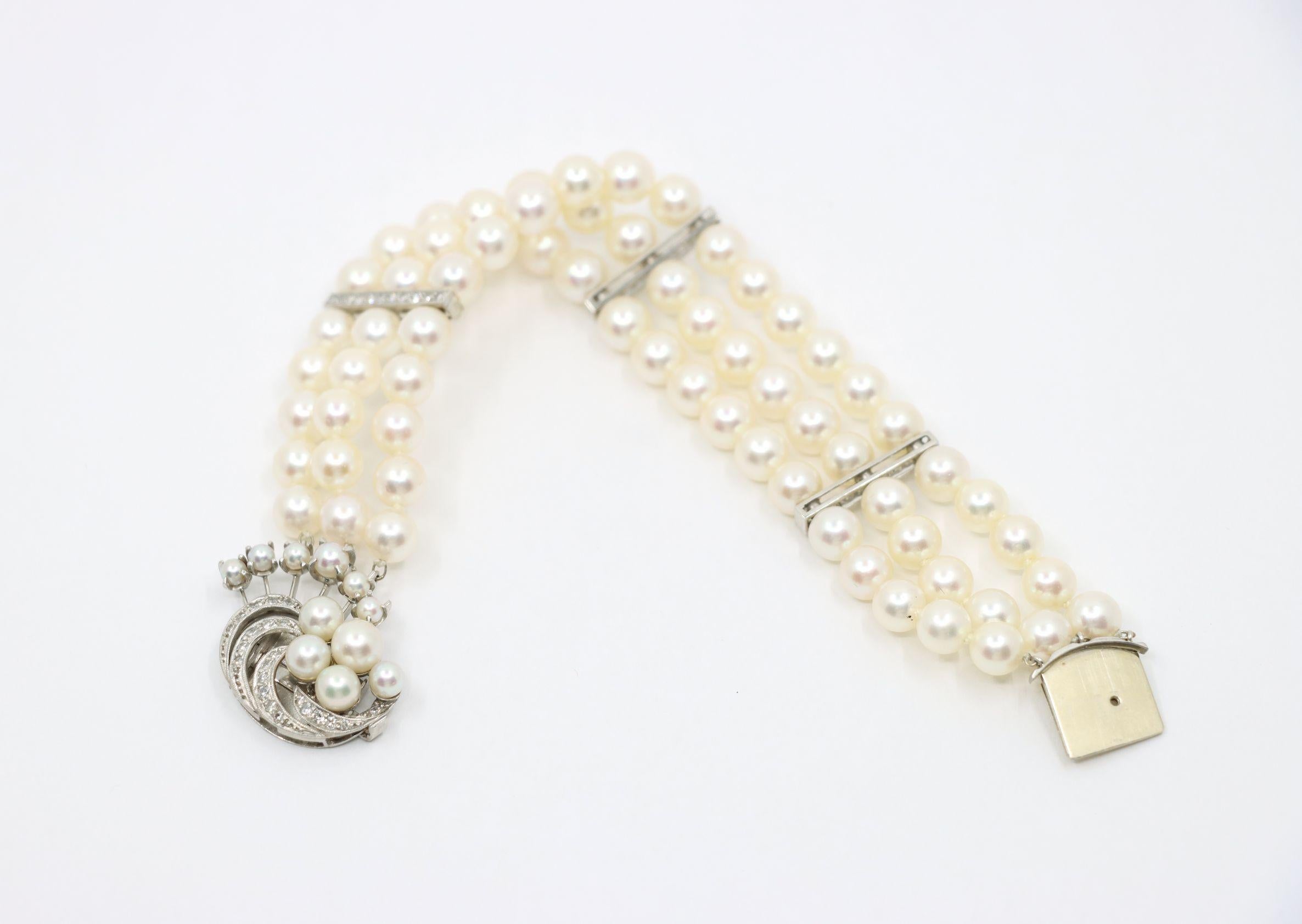Bracciale vintage in platino e diamanti con onde di perle a più fili in vendita 4