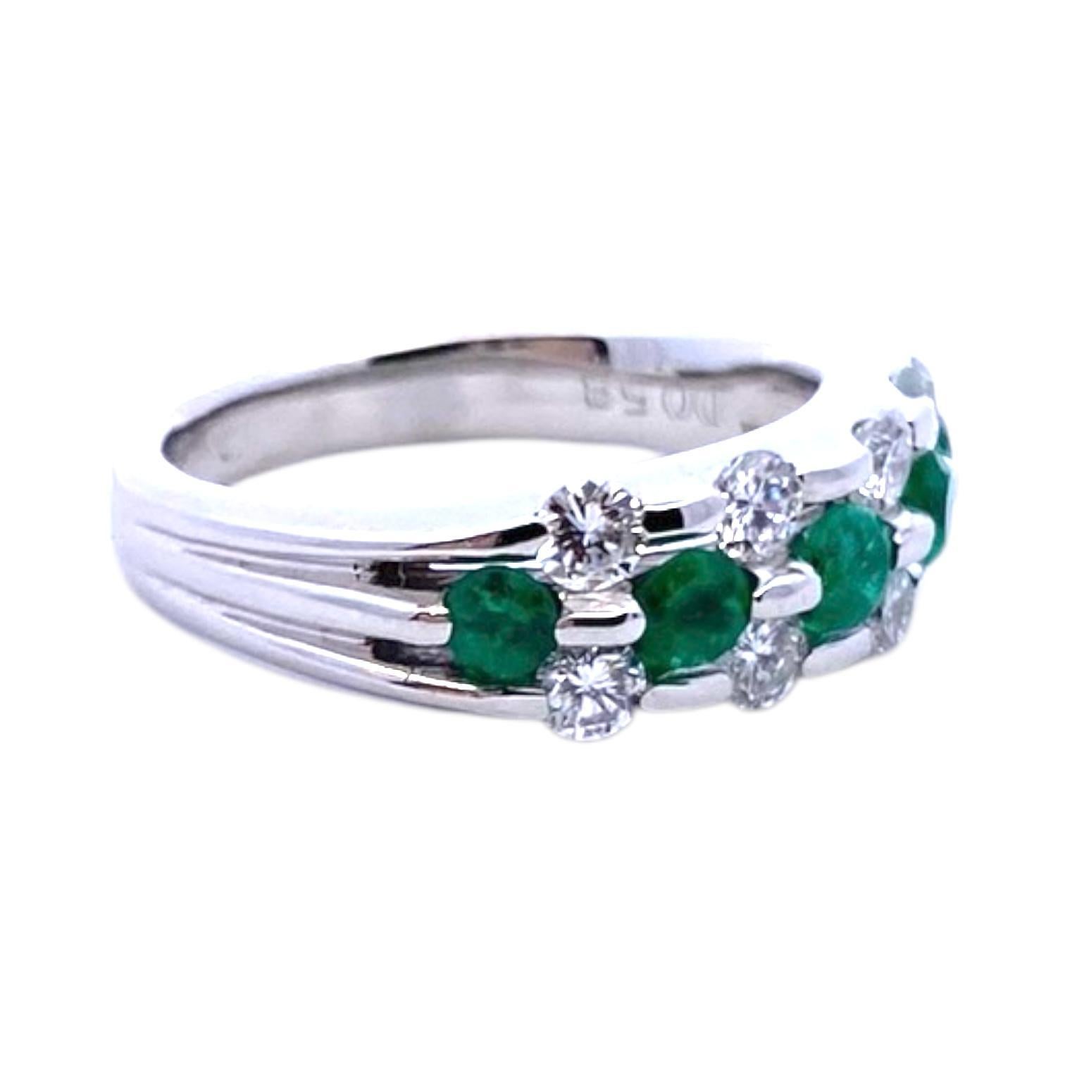Platin-Ring mit Smaragd und Diamant im Angebot 1