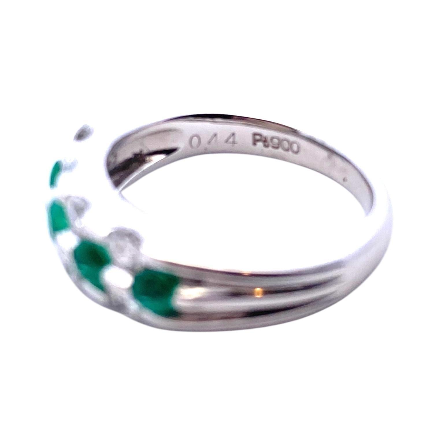 Platin-Ring mit Smaragd und Diamant im Angebot 2