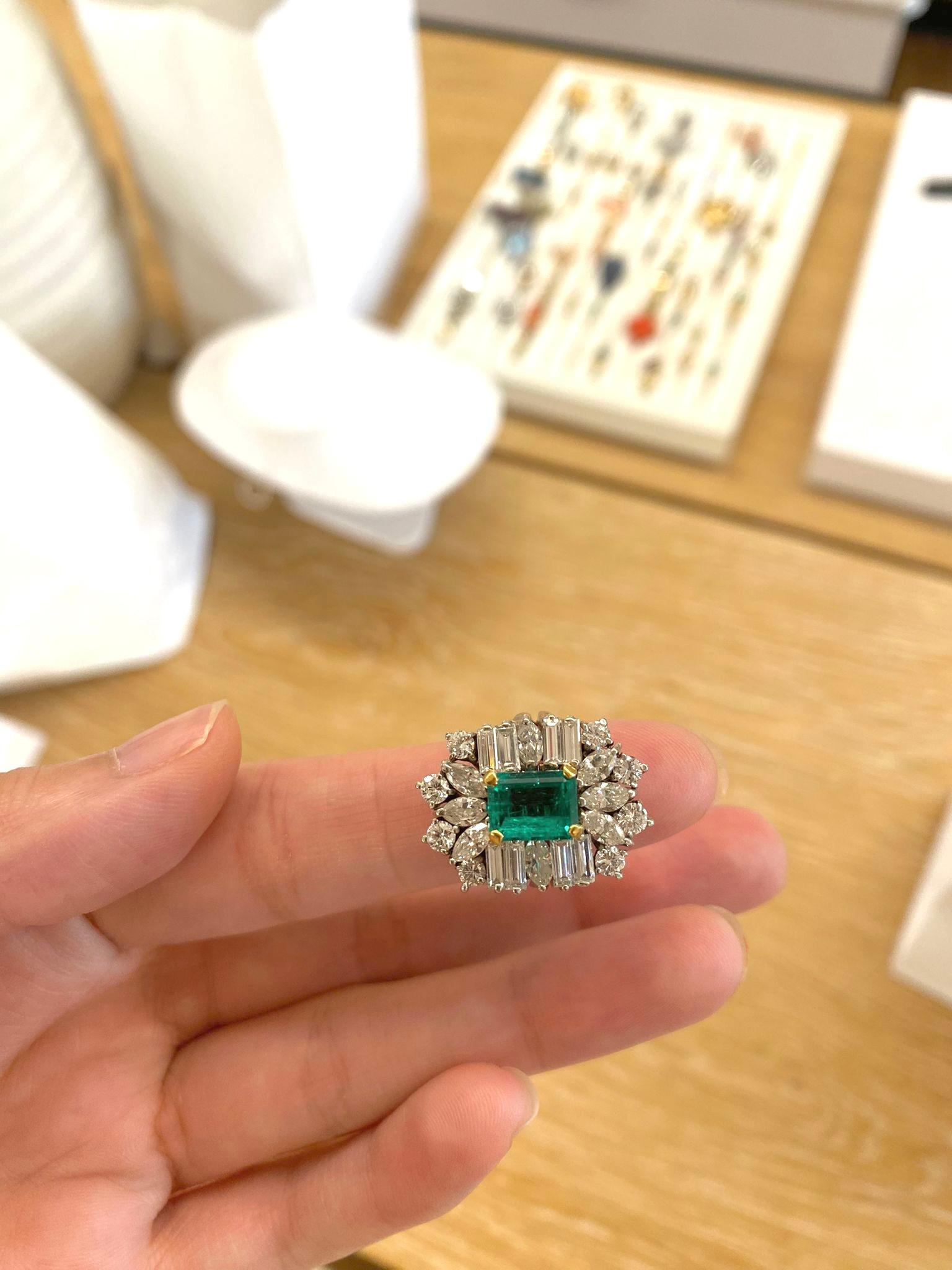 Vintage Platinum Emerald and Diamond Cluster Ring For Sale 5