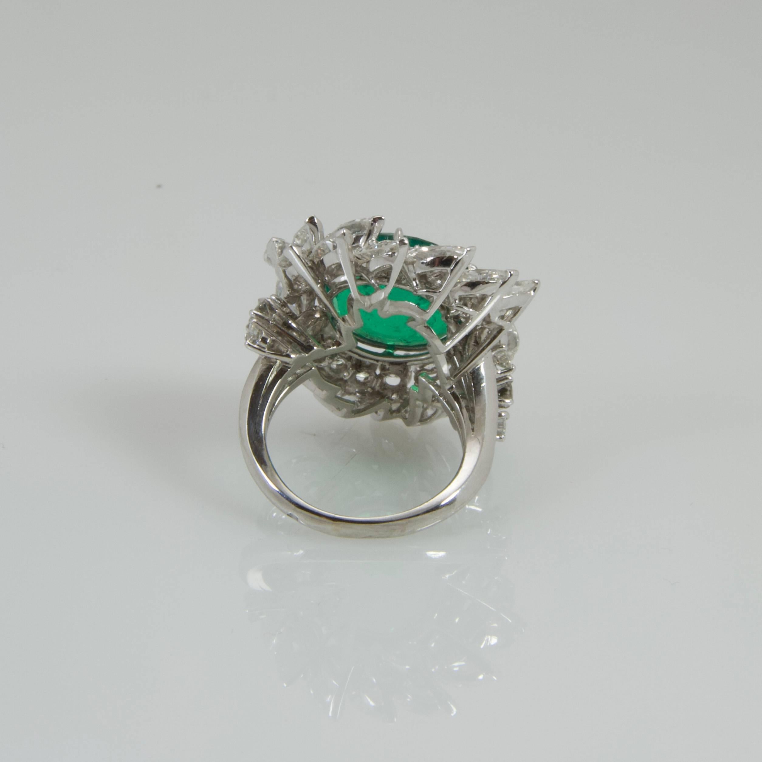 Emerald Diamond Platinum Cocktail Ring In Excellent Condition For Sale In Paris, FR