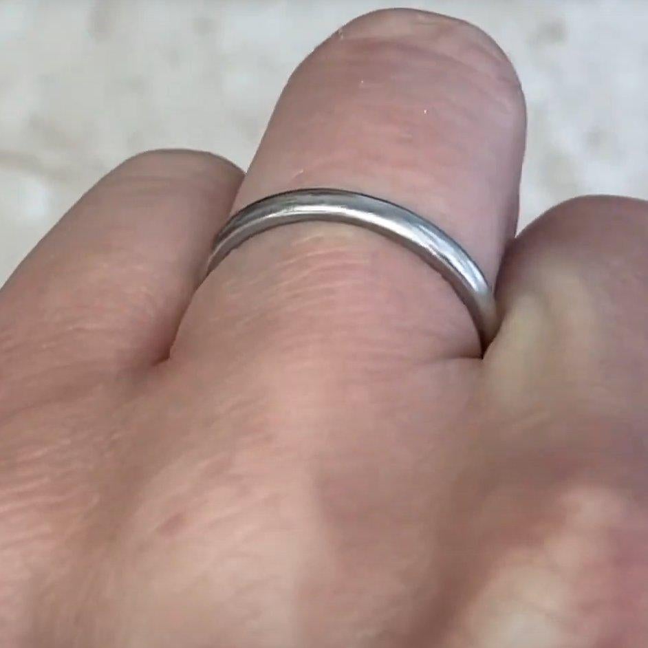 Bague d'éternité vintage en platine, Circa 1960 Pour femmes en vente