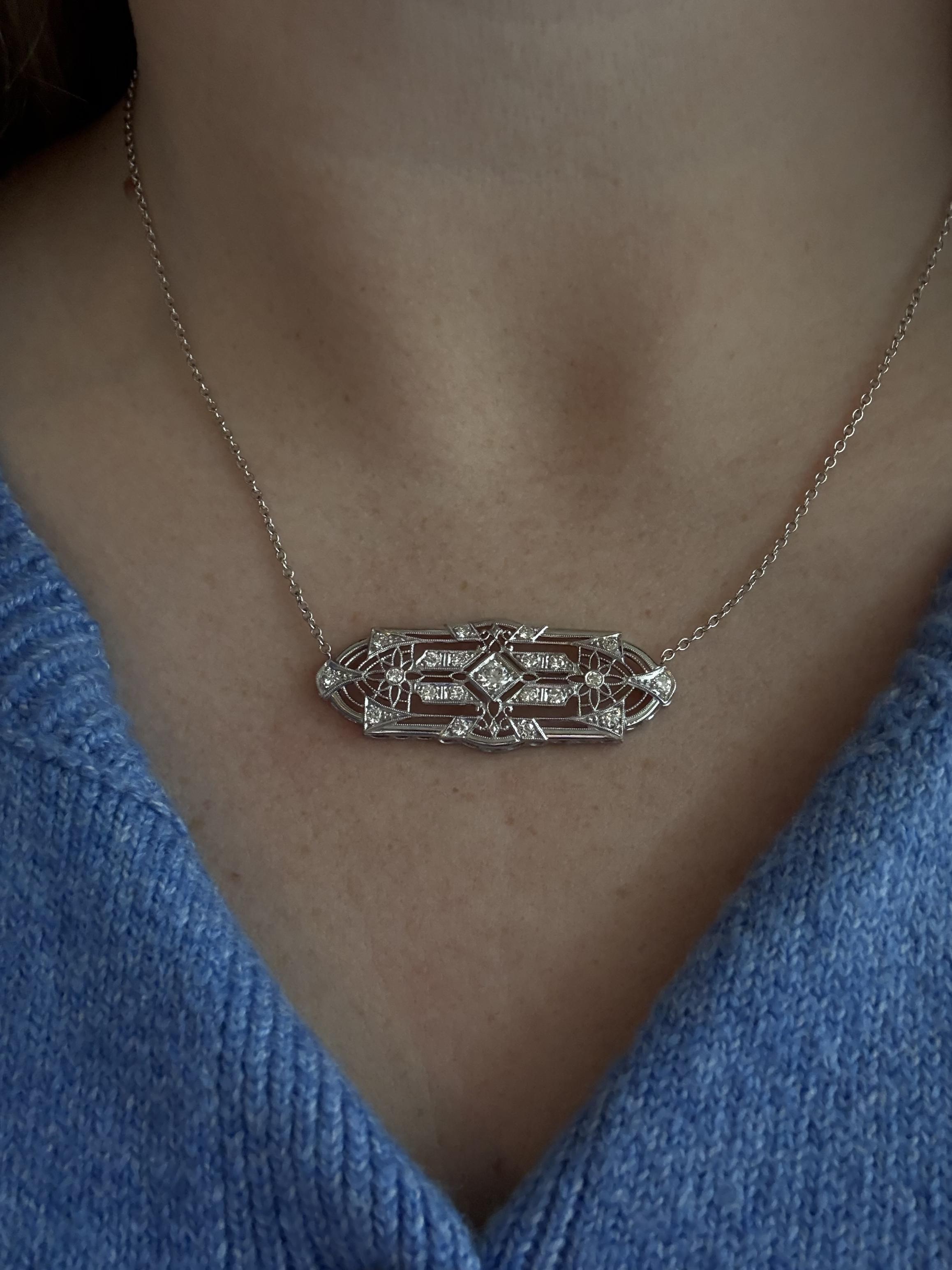 Art Déco Collana di conversione con spilla in platino filigrana e diamanti d'epoca in vendita