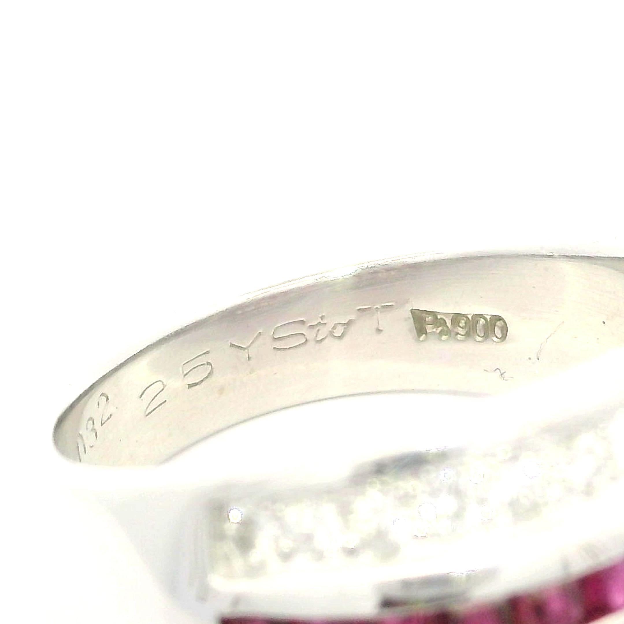 Quadrato Anello a fascia larga in platino vintage con cinque file di rubini e diamanti taglio calibro in vendita