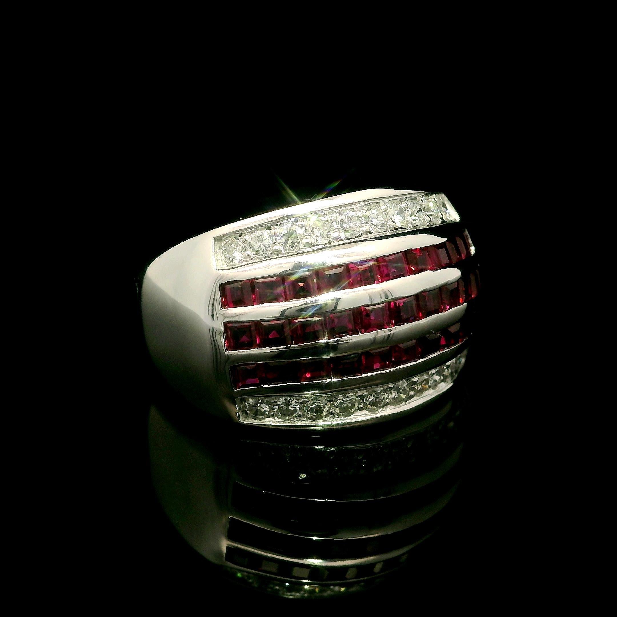Donna Anello a fascia larga in platino vintage con cinque file di rubini e diamanti taglio calibro in vendita