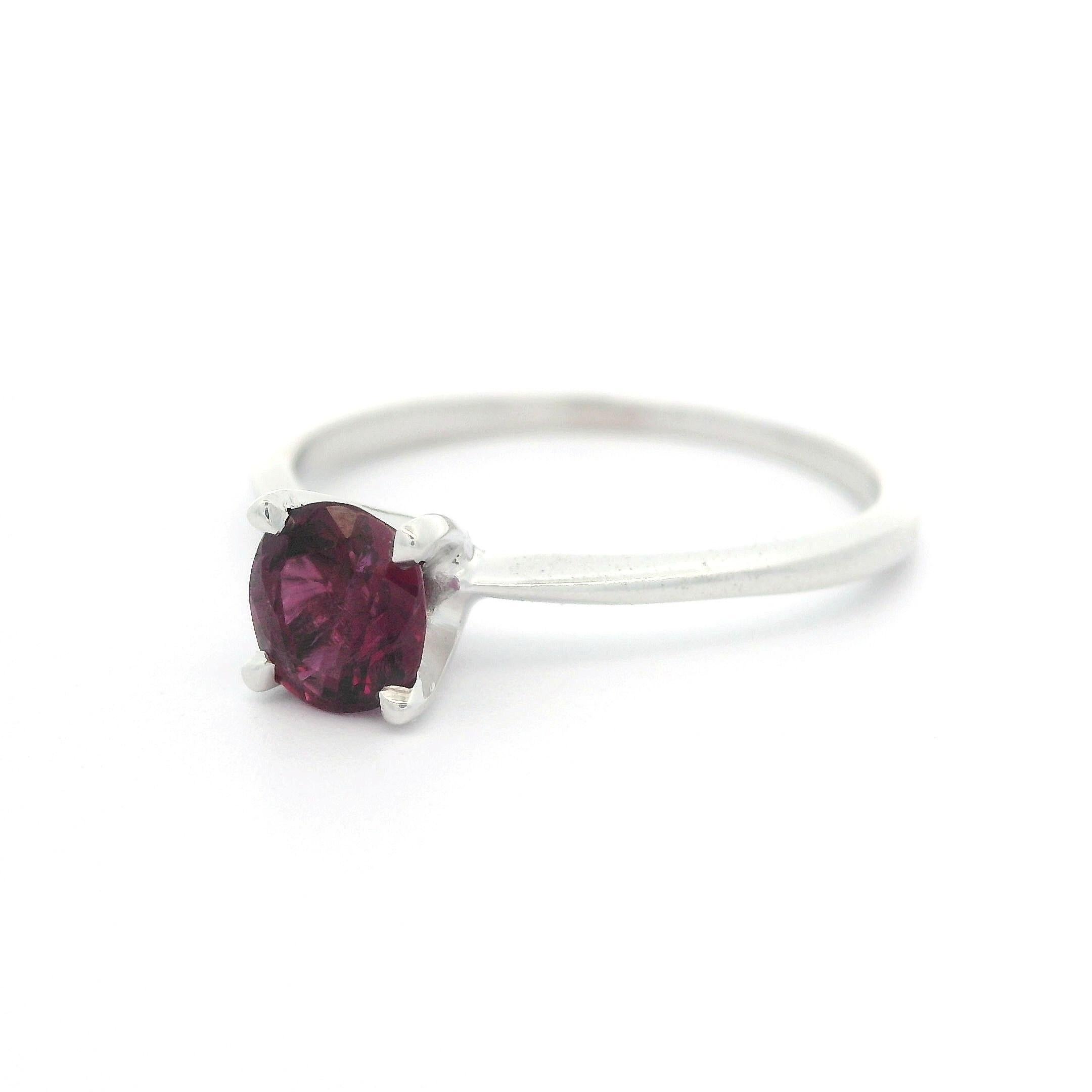 Vintage Platinum GIA 0.58ct Oval Cut Ruby Solitaire Petite Skinny Band Ring For Sale 3