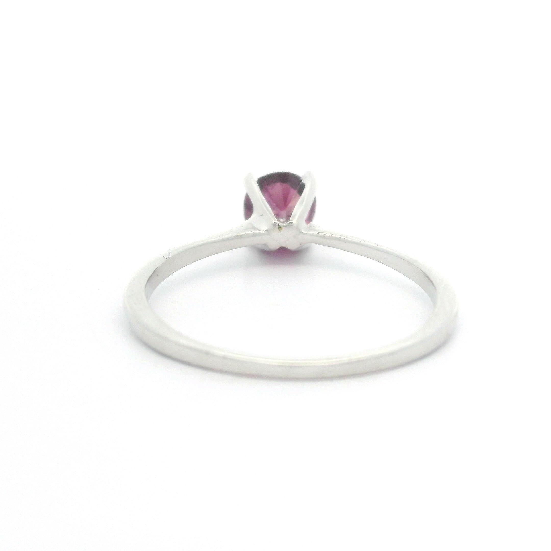 Vintage Platinum GIA 0.58ct Oval Cut Ruby Solitaire Petite Skinny Band Ring For Sale 4