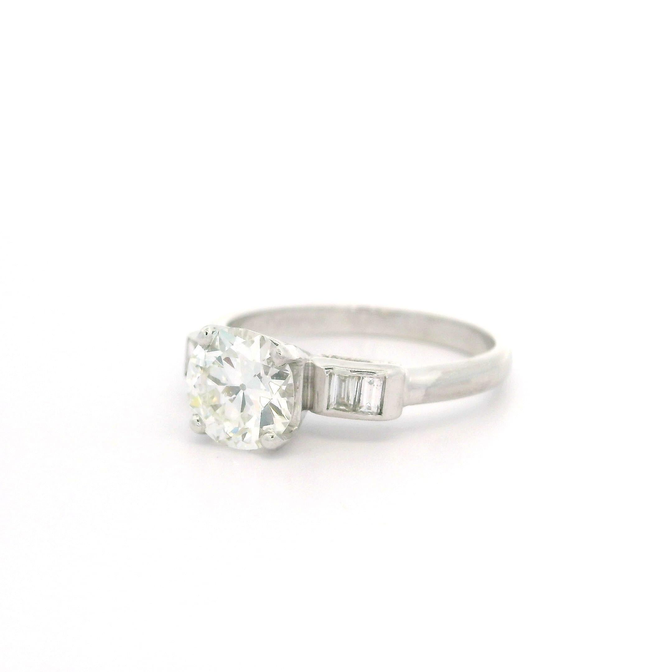 Anello di fidanzamento vintage in platino GIA da 1,29ctw rotondo con lati a baguette in vendita 4