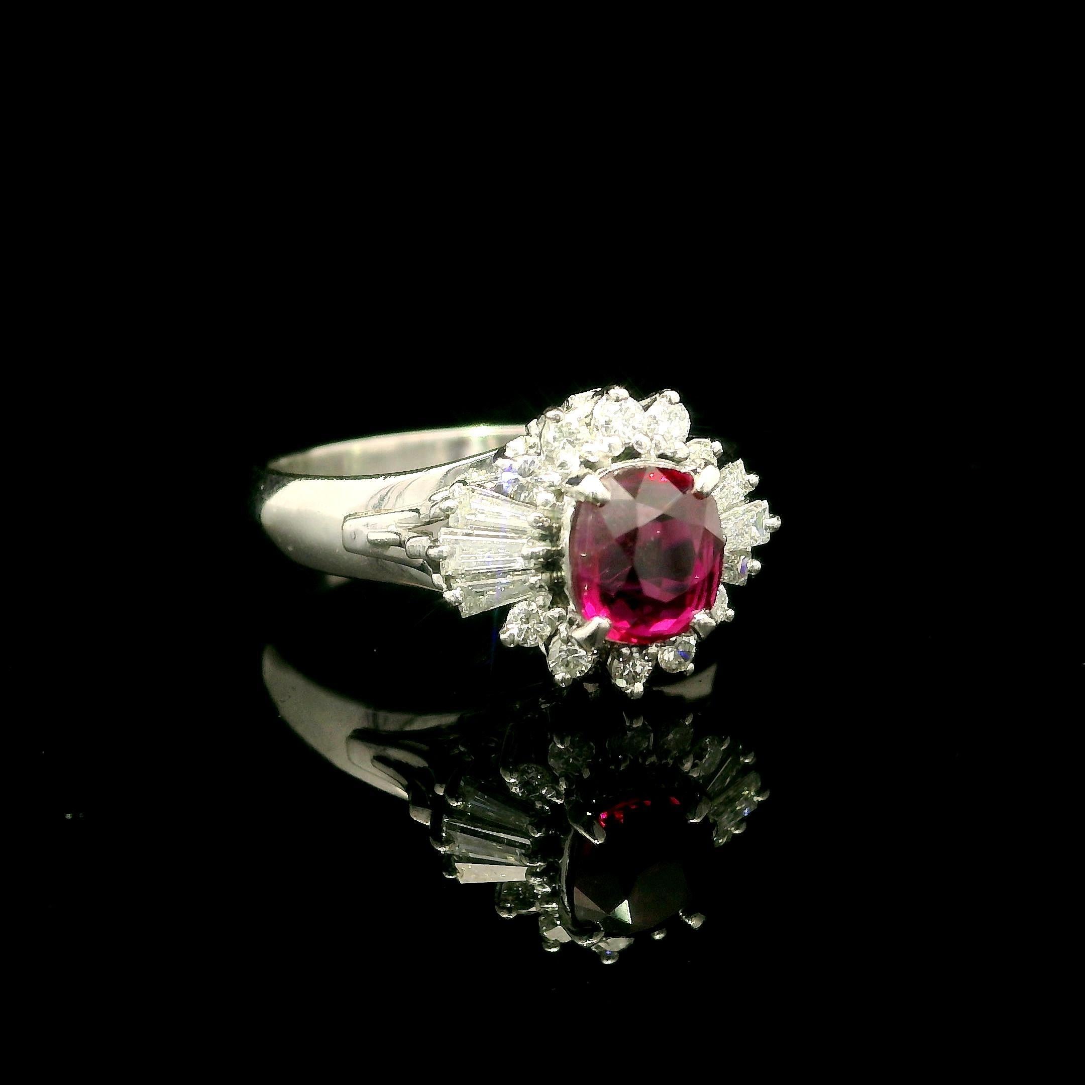 Anello Vintage in platino GIA 1,37ctw senza calore con rubino cuscino e diamante Mini Ballerina in vendita 7