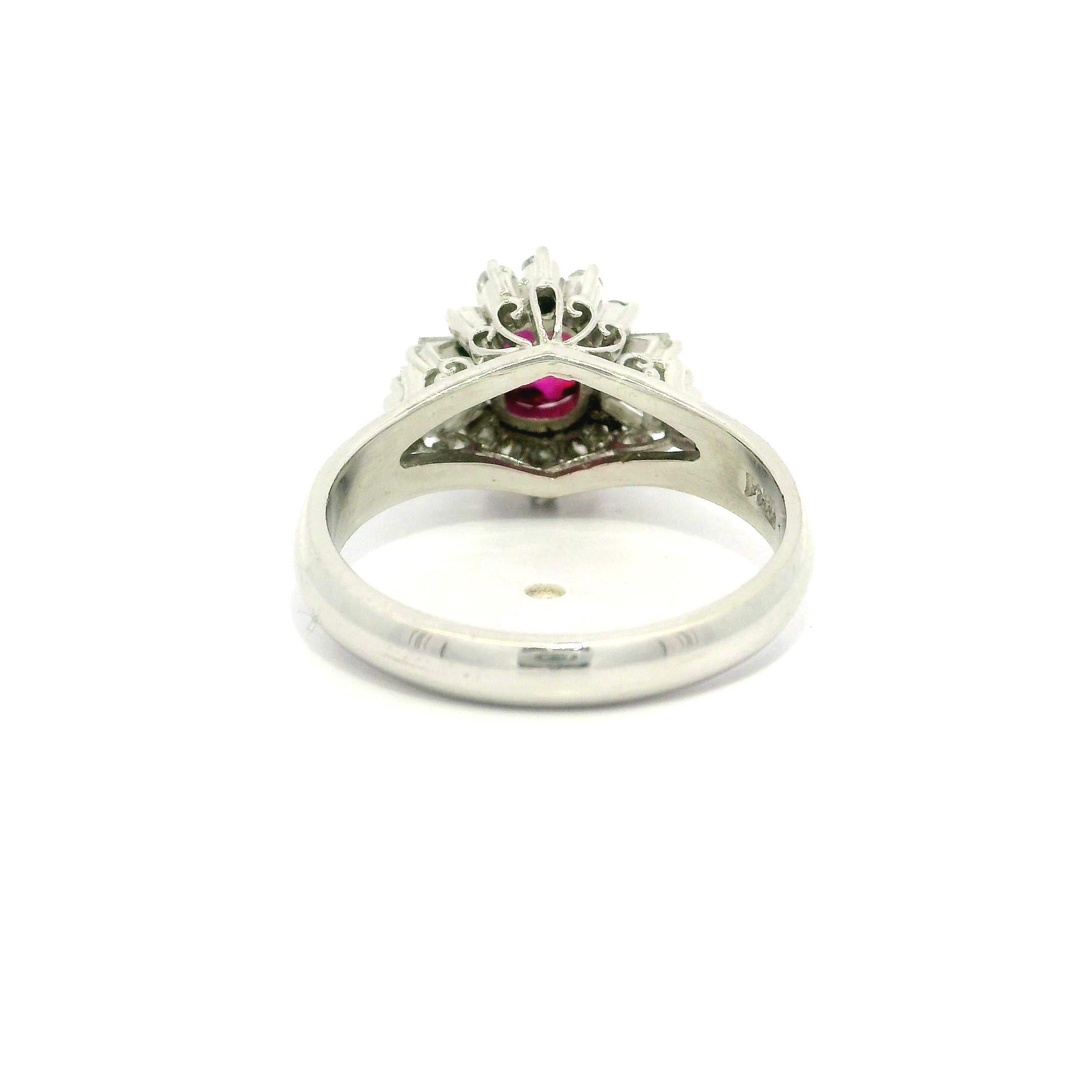 Anello Vintage in platino GIA 1,37ctw senza calore con rubino cuscino e diamante Mini Ballerina in vendita 3