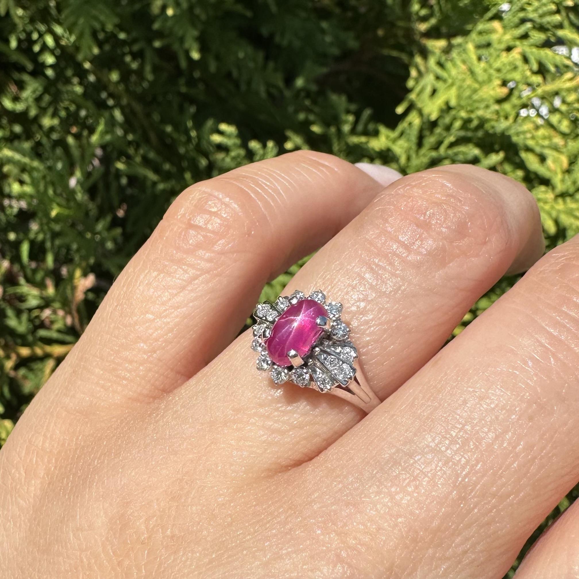 Anillo vintage de platino GIA de 1,47 ctw de rubí estrella de Birmania de alta calidad con diamantes en venta 8