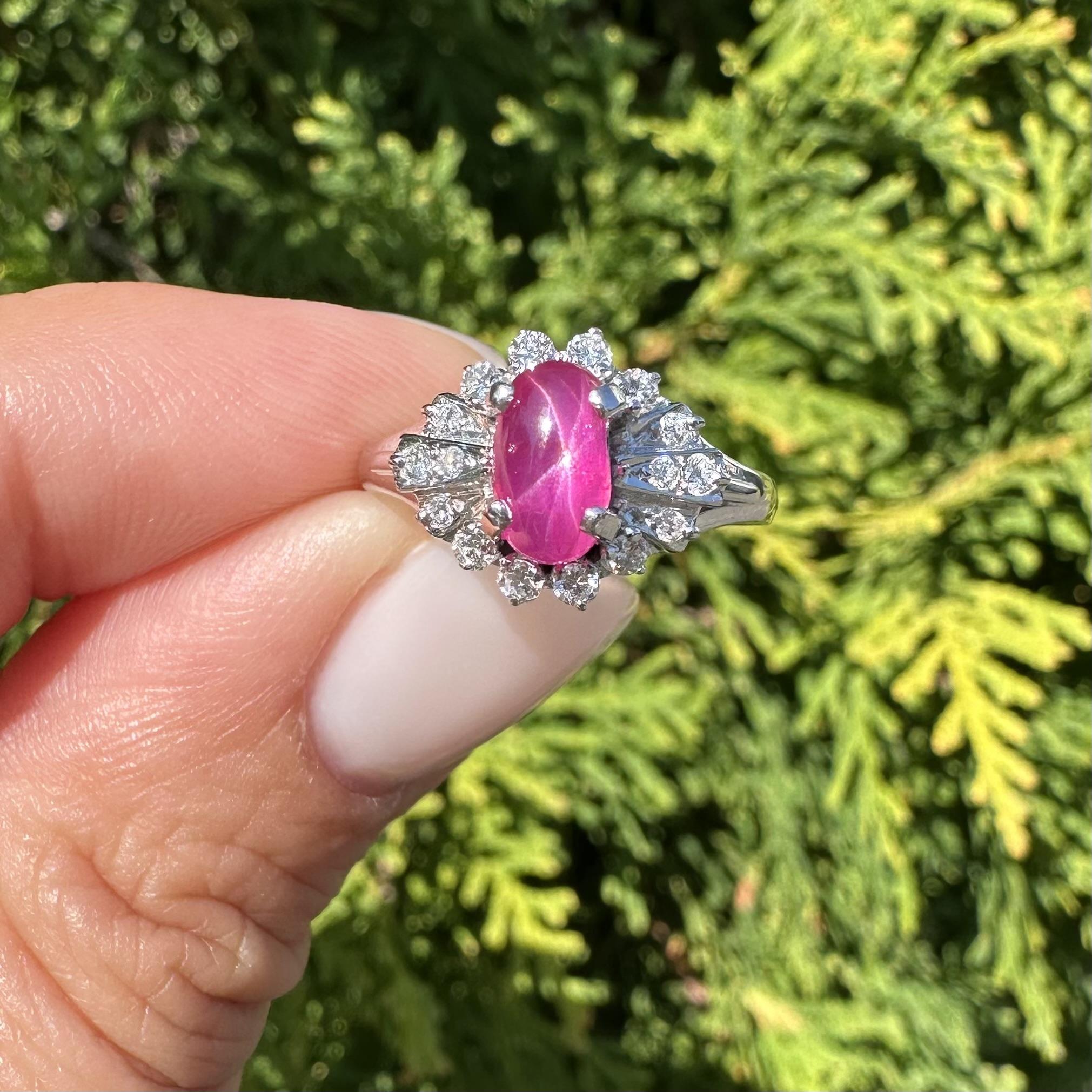 Anillo vintage de platino GIA de 1,47 ctw de rubí estrella de Birmania de alta calidad con diamantes en venta 9