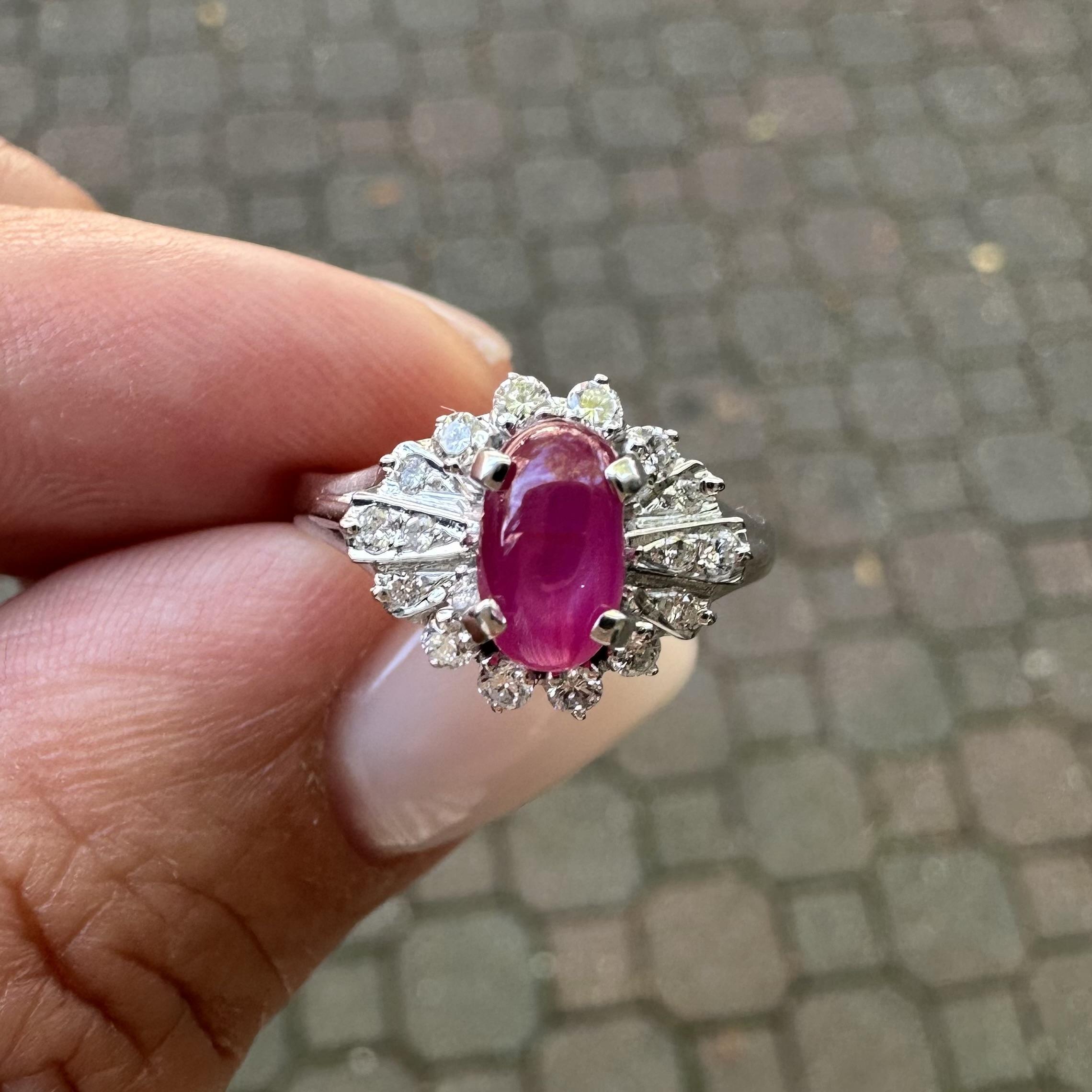 Anillo vintage de platino GIA de 1,47 ctw de rubí estrella de Birmania de alta calidad con diamantes en venta 11
