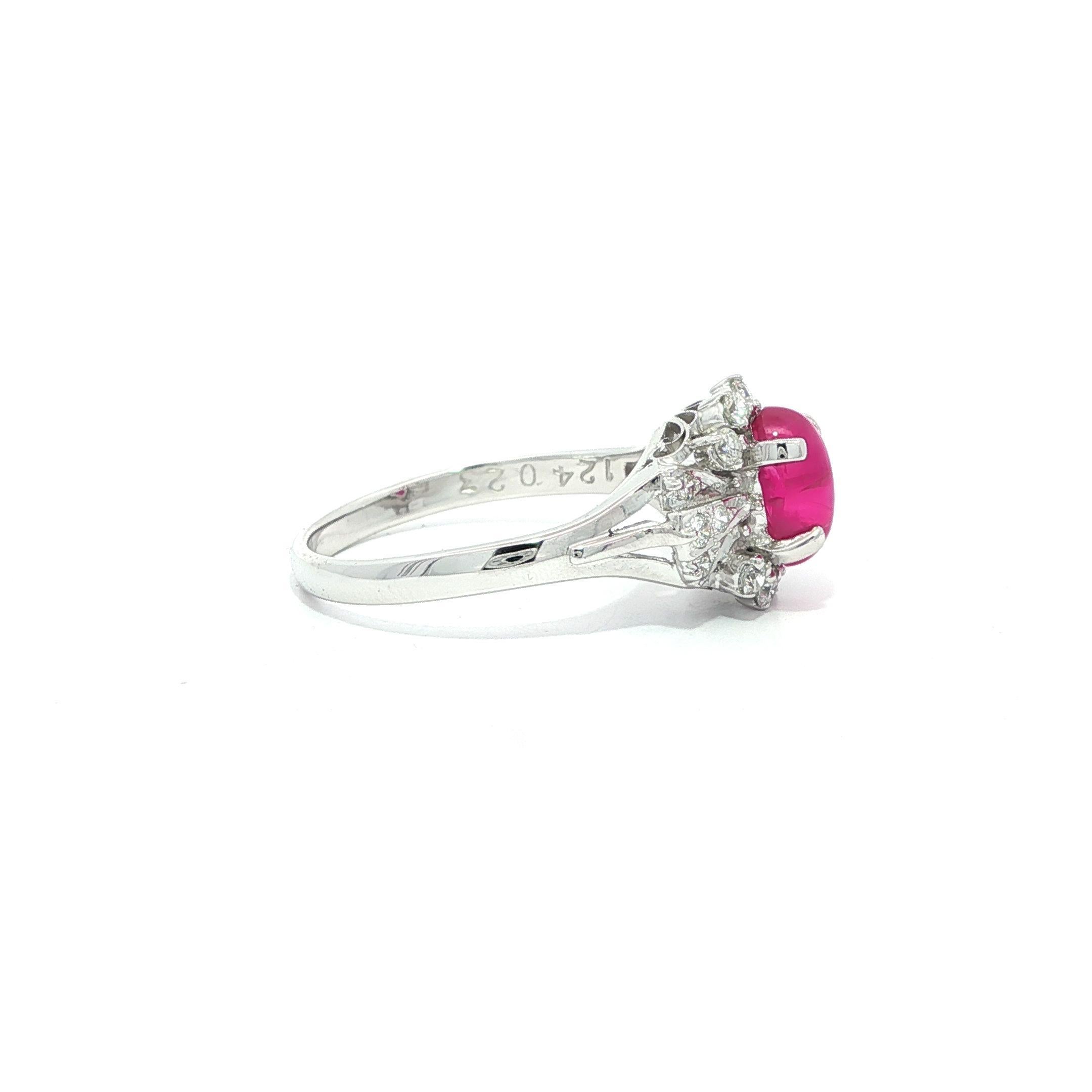 Anillo vintage de platino GIA de 1,47 ctw de rubí estrella de Birmania de alta calidad con diamantes en venta 4