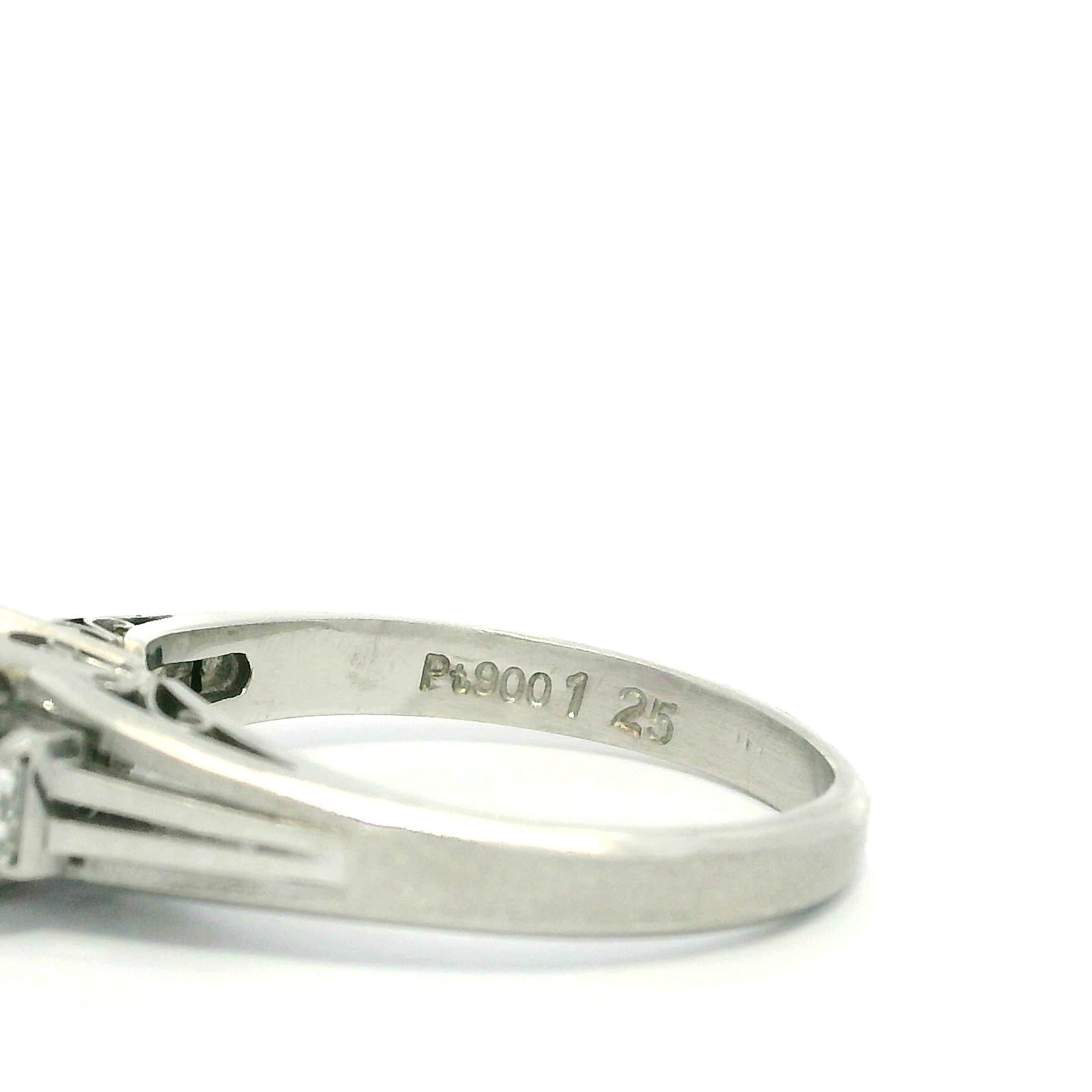 Anello vintage in platino GIA 1,47ctw ovale senza calore con rubino di Birmania e diamante a gradini quadrati in vendita 5