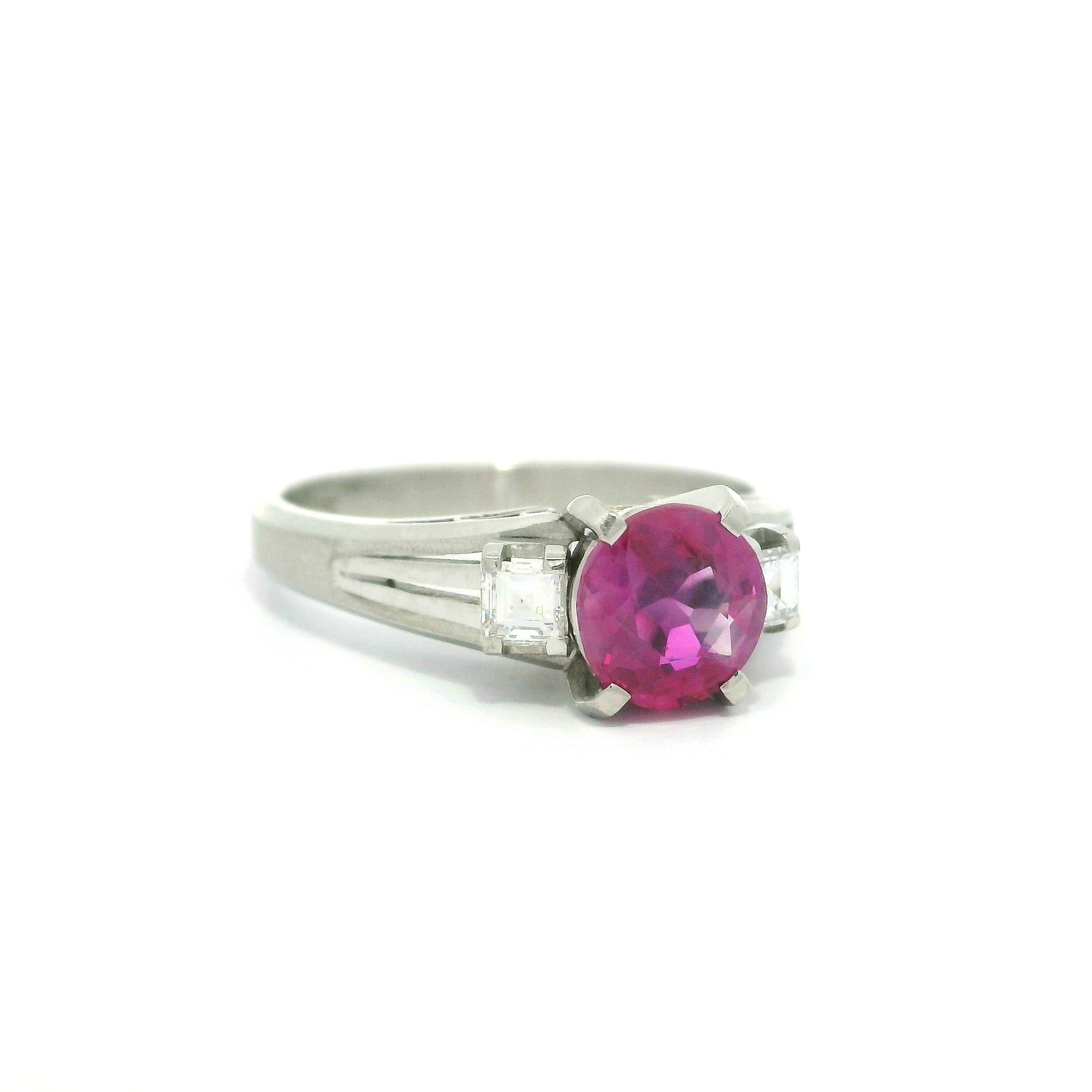 Anello vintage in platino GIA 1,47ctw ovale senza calore con rubino di Birmania e diamante a gradini quadrati in vendita 7