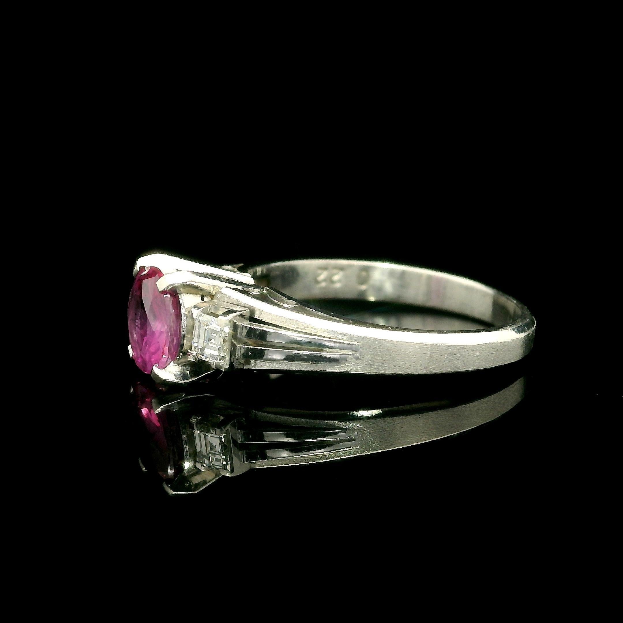 Anello vintage in platino GIA 1,47ctw ovale senza calore con rubino di Birmania e diamante a gradini quadrati in vendita 11