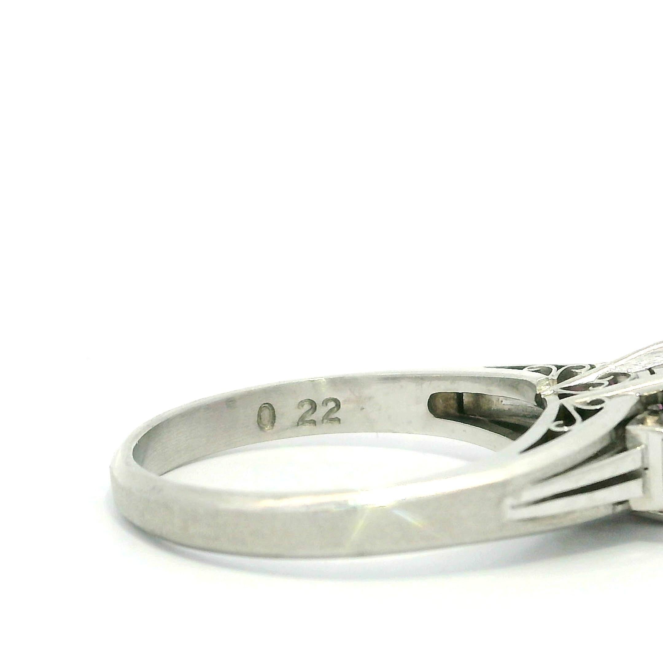 Anello vintage in platino GIA 1,47ctw ovale senza calore con rubino di Birmania e diamante a gradini quadrati in vendita 4