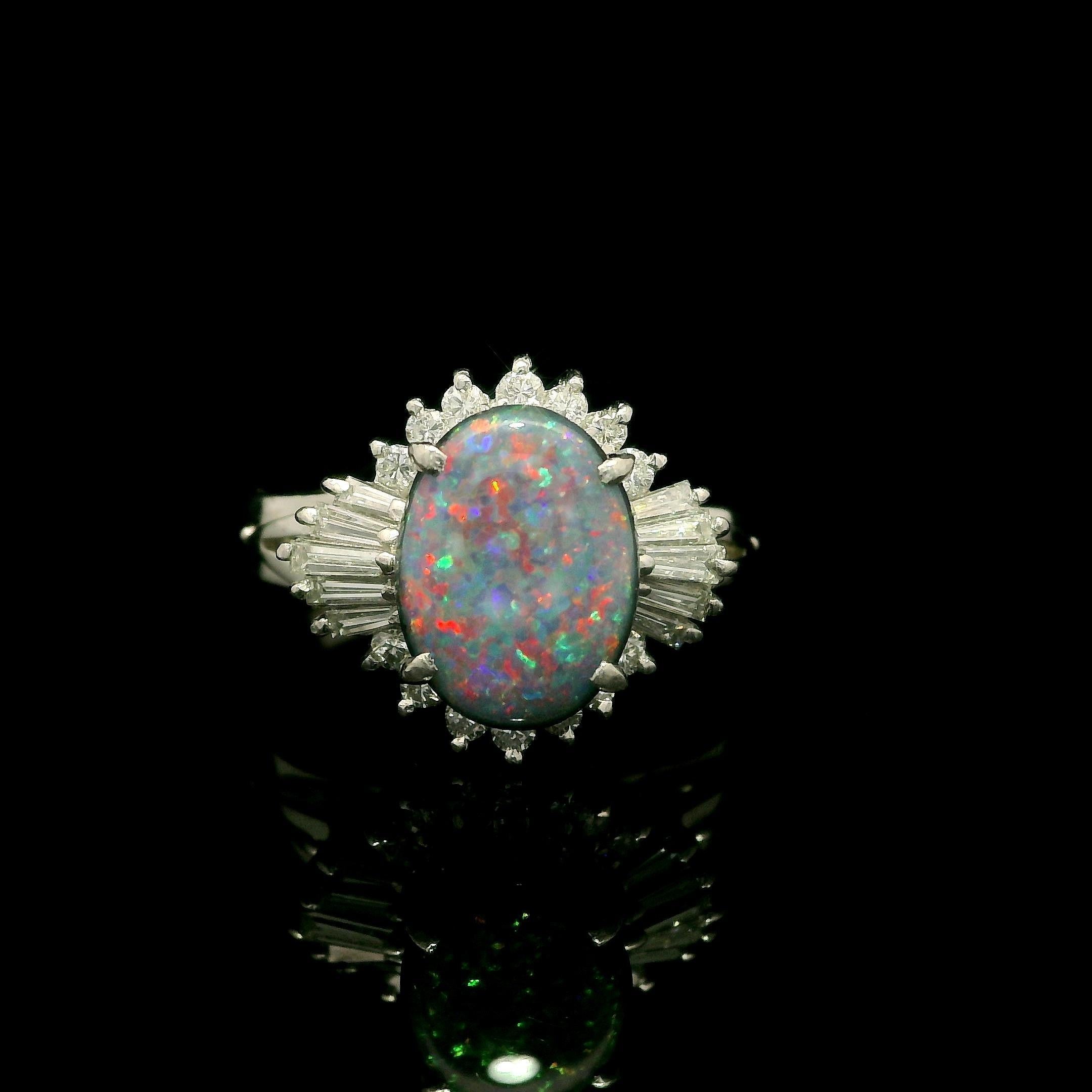 Anello vintage in platino GIA da 1,66 ct. con opale nero, rosso, blu e diamanti in vendita 7