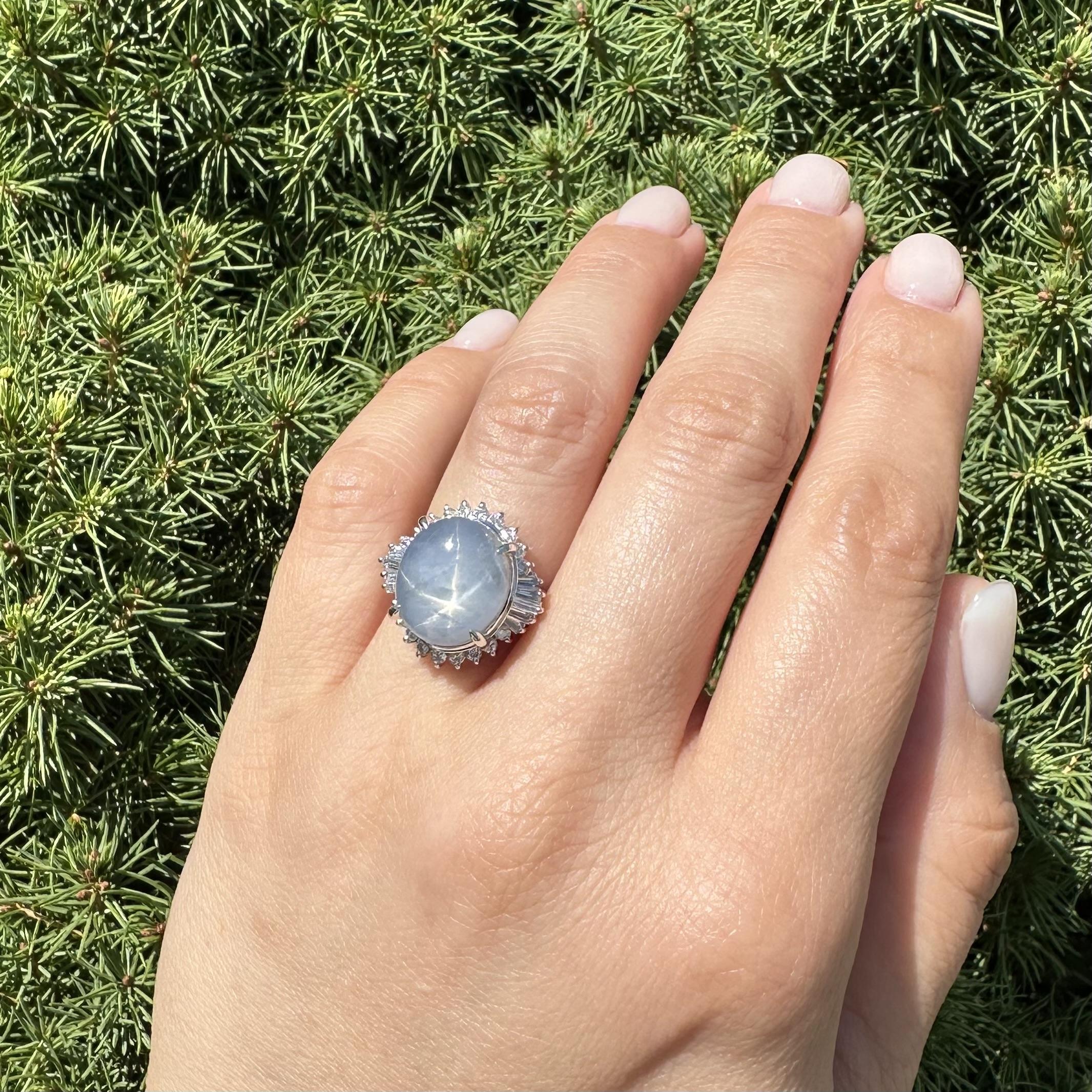 Anillo con halo de diamantes y zafiro estrella azul cabujón vintage de platino GIA 17,45 ctw en venta 8