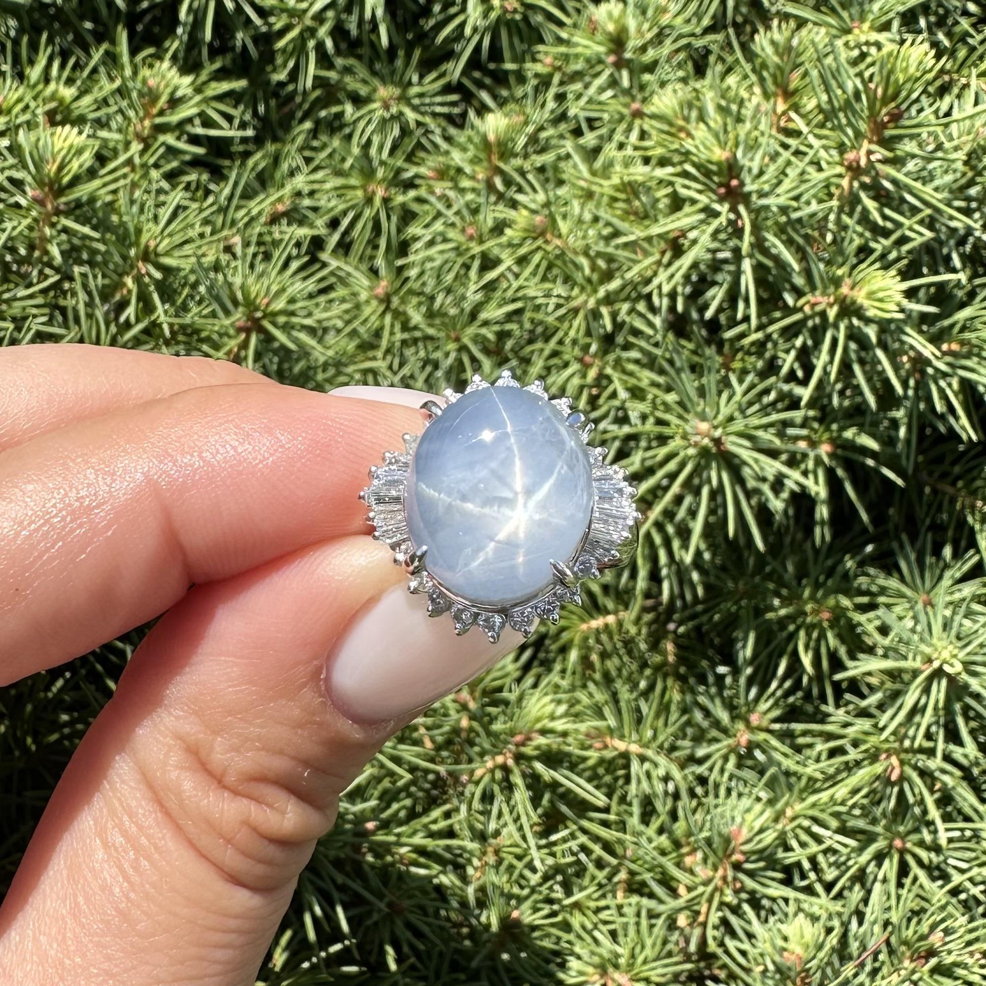 Anillo con halo de diamantes y zafiro estrella azul cabujón vintage de platino GIA 17,45 ctw en venta 13