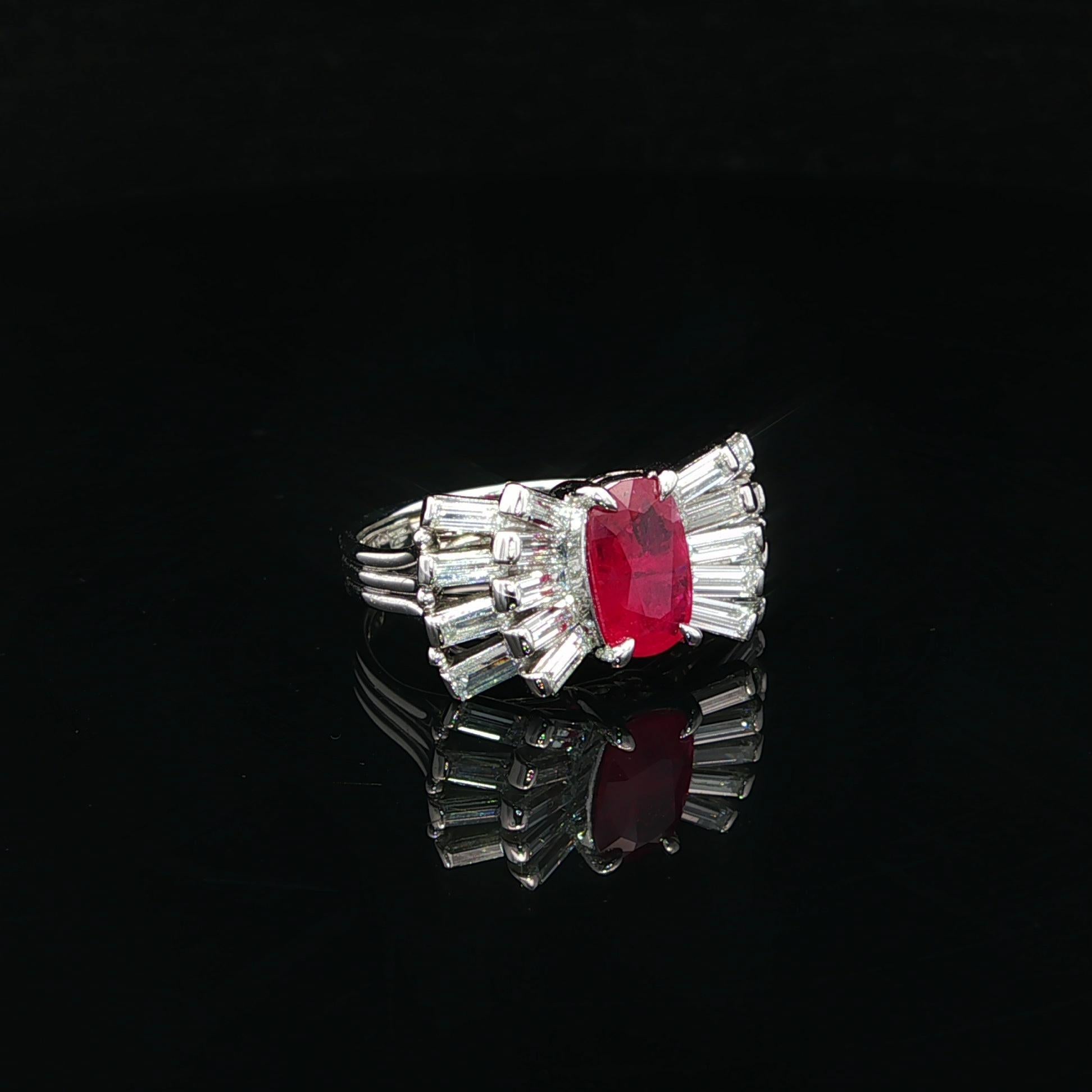 Vintage Platin GIA 2,49ct Cushion Rubin Flared Baguette Diamond Ribbon Bow Ring (Kissenschliff) im Angebot