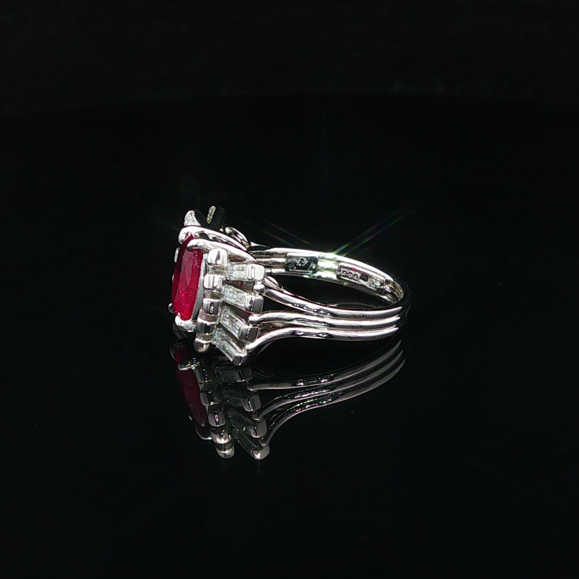 Vintage Platin GIA 2,49ct Cushion Rubin Flared Baguette Diamond Ribbon Bow Ring Damen im Angebot