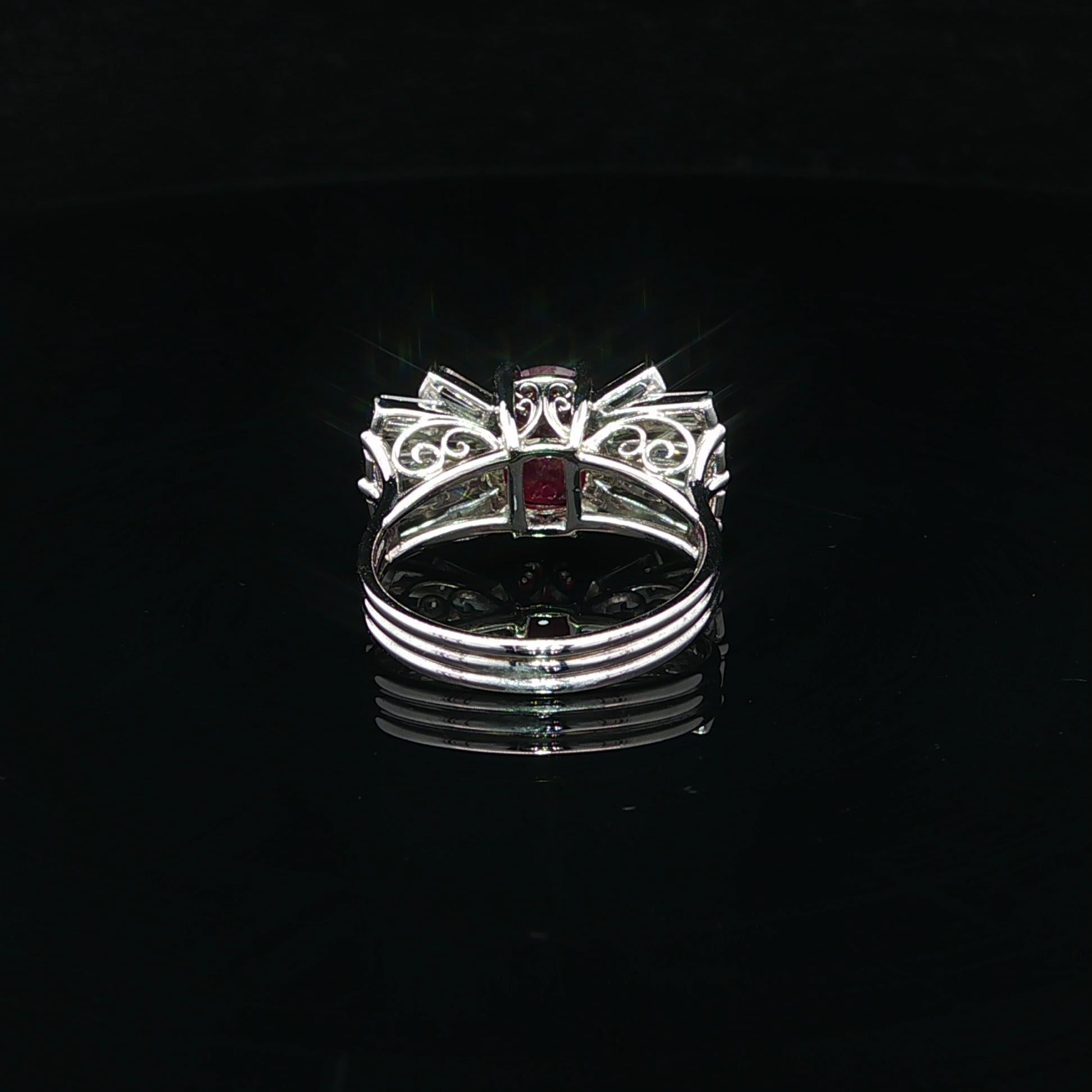 Vintage Platin GIA 2,49ct Cushion Rubin Flared Baguette Diamond Ribbon Bow Ring im Angebot 1