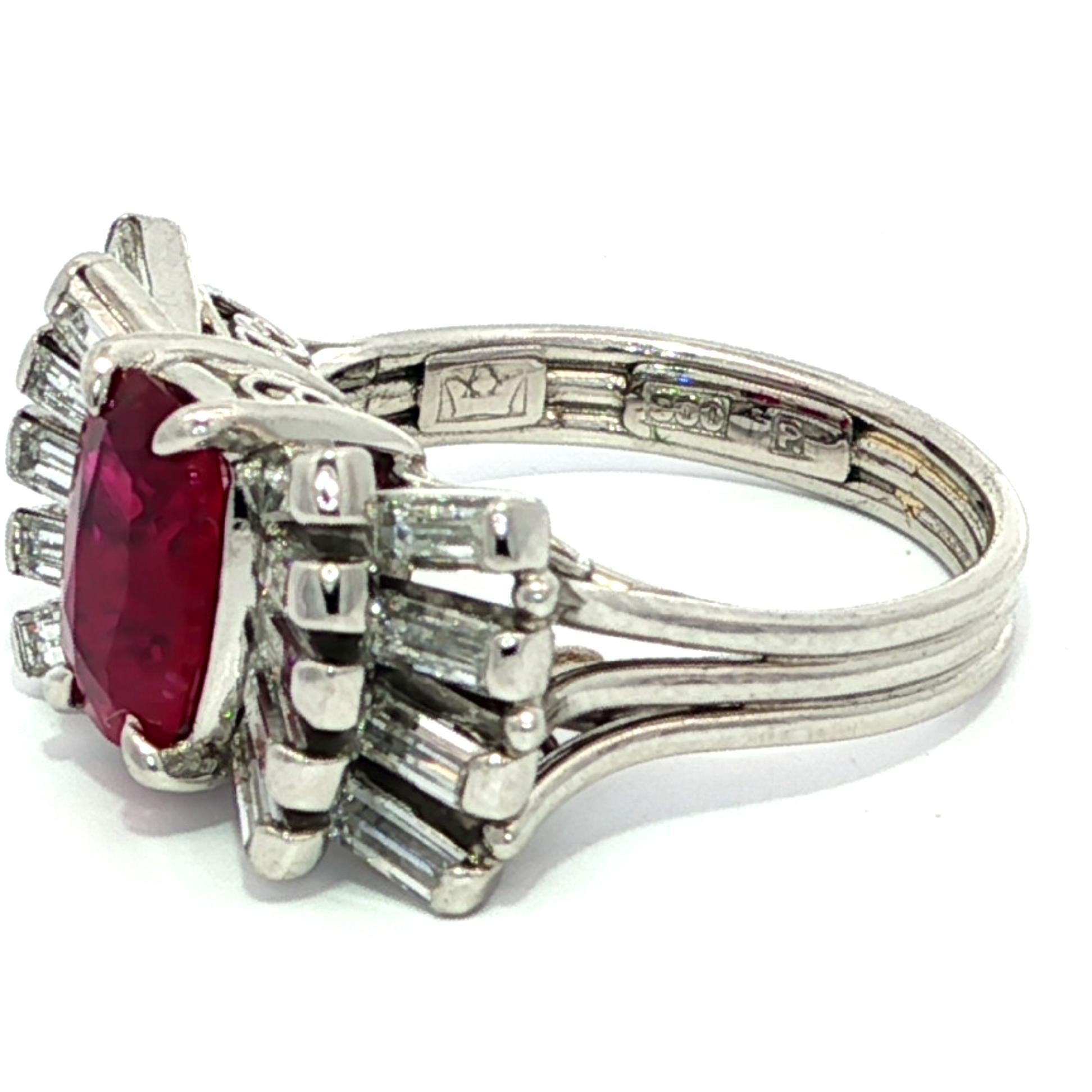 Vintage Platin GIA 2,49ct Cushion Rubin Flared Baguette Diamond Ribbon Bow Ring im Angebot 3