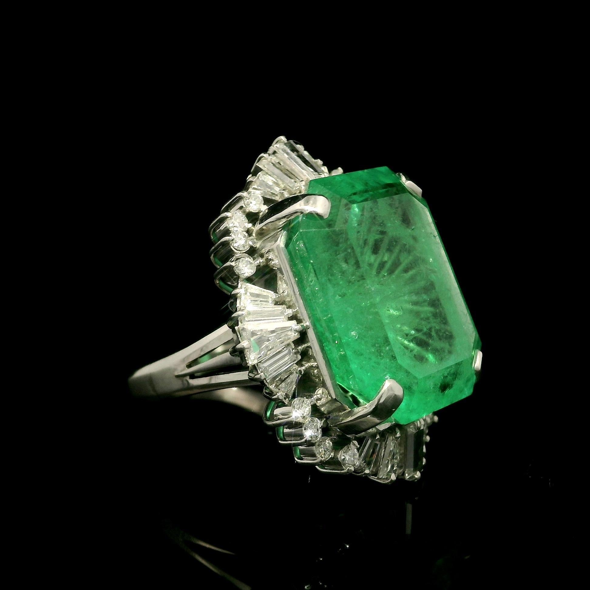 Vintage Platin GIA 25,15ctw großen kolumbianischen Smaragd w / Diamant Statement Ring im Angebot 3