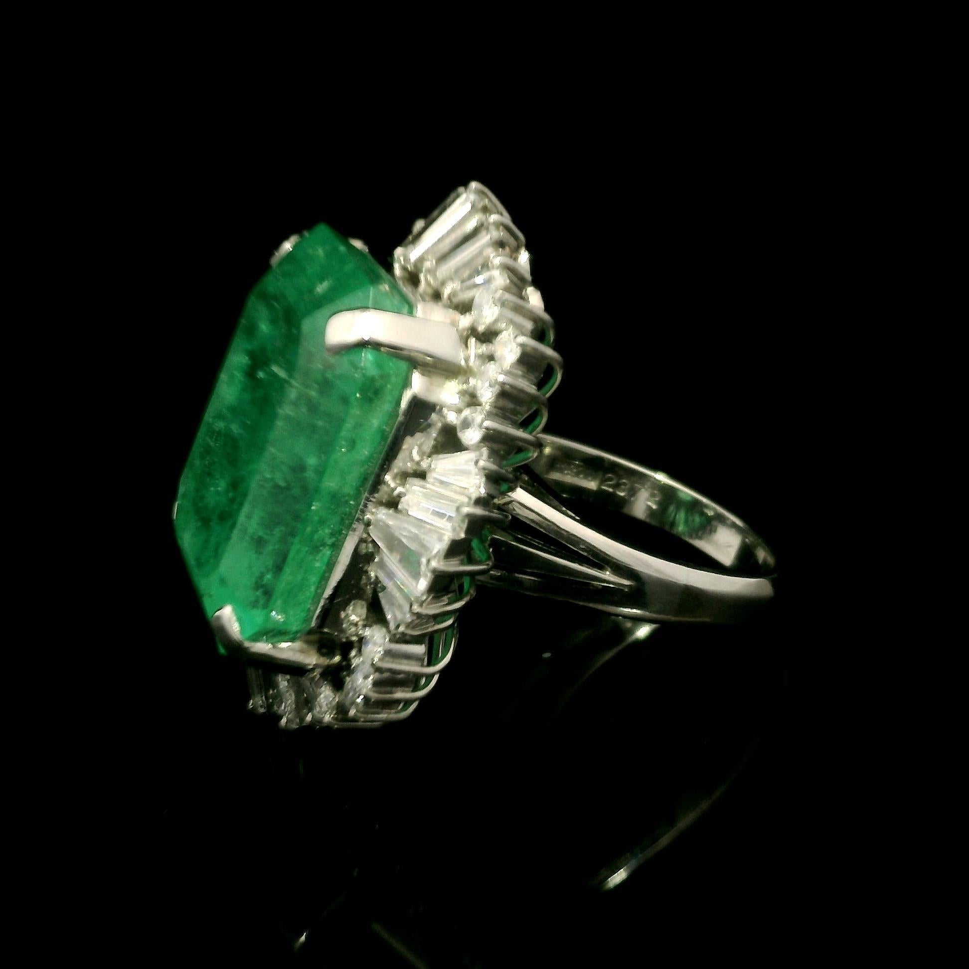 Vintage Platin GIA 25,15ctw großen kolumbianischen Smaragd w / Diamant Statement Ring im Angebot 4