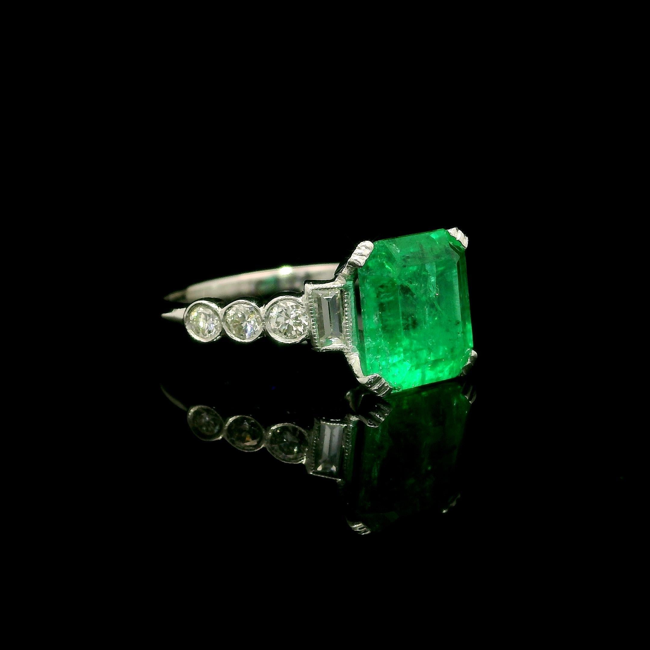 --Pietre: --
(1) Smeraldo naturale autentico - Taglio ottagonale - Incastonato - Colore Greene & Greene - Inclusioni naturali - 2,27ct (esatto)
** Vedere i dettagli della certificazione qui sotto per informazioni complete 
(8) Diamanti naturali