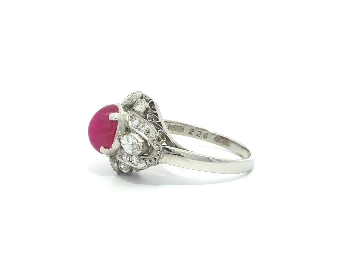 Vintage Platin GIA 2,72ctw Cabochon Star Rubin w / Marquise & Runde Diamant-Ring im Angebot 1